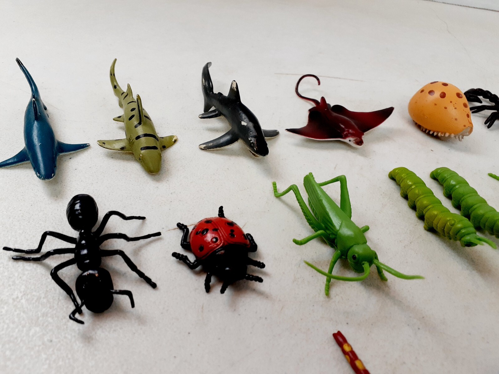 Lot Of 20 Safari Ltd Mini Figures Bugs Insects 2″-3″ Cake Toppers Education 524