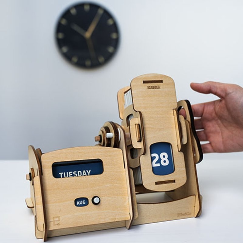 KiwiCo Eureka Crate Build Your Own PERPETUAL CALENDAR 14+ Learn Engineering