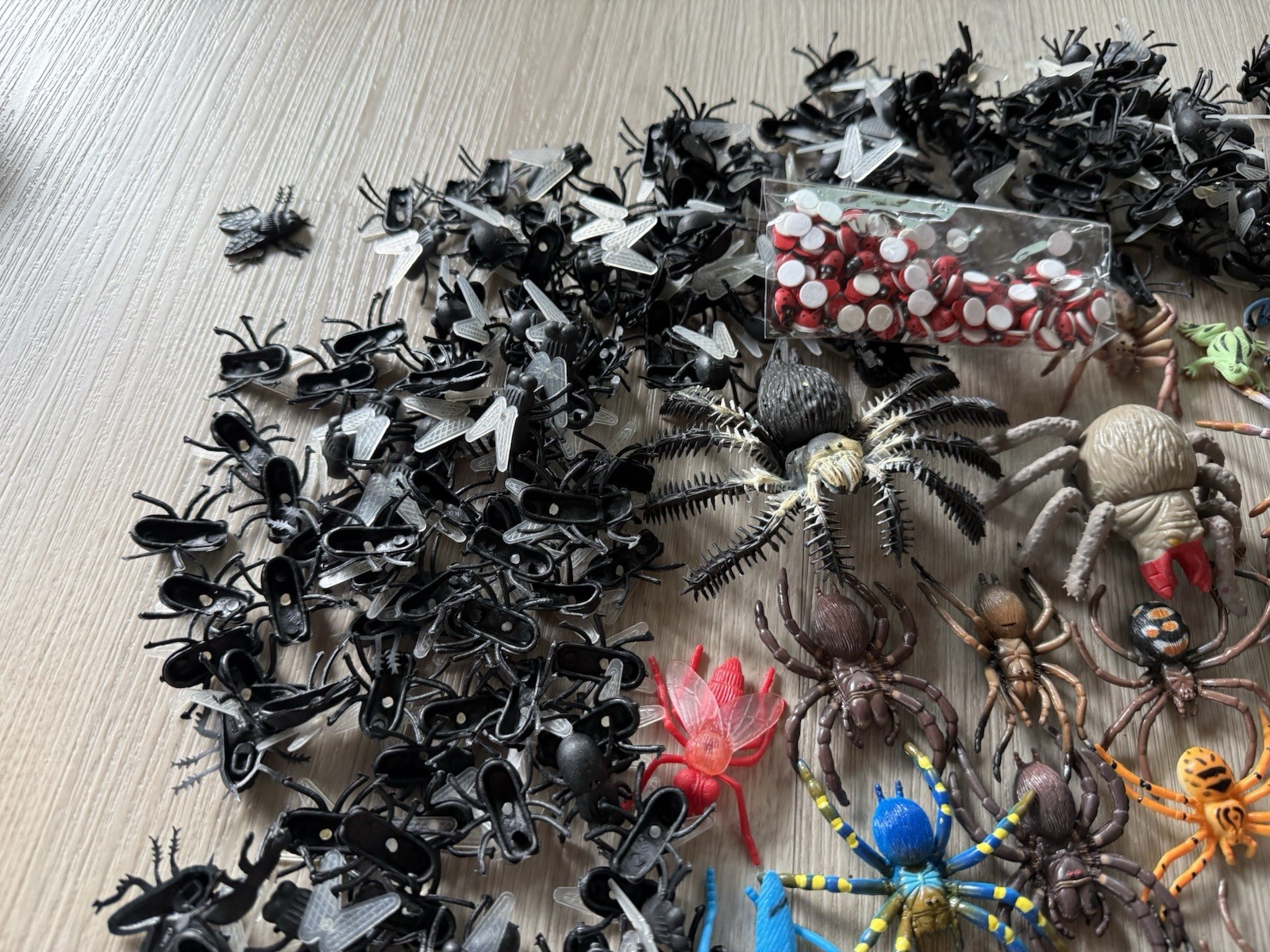Giant Lot Of Rubber Plastic Insects Bugs Toy Figures Spider Beetle Lizards Flies