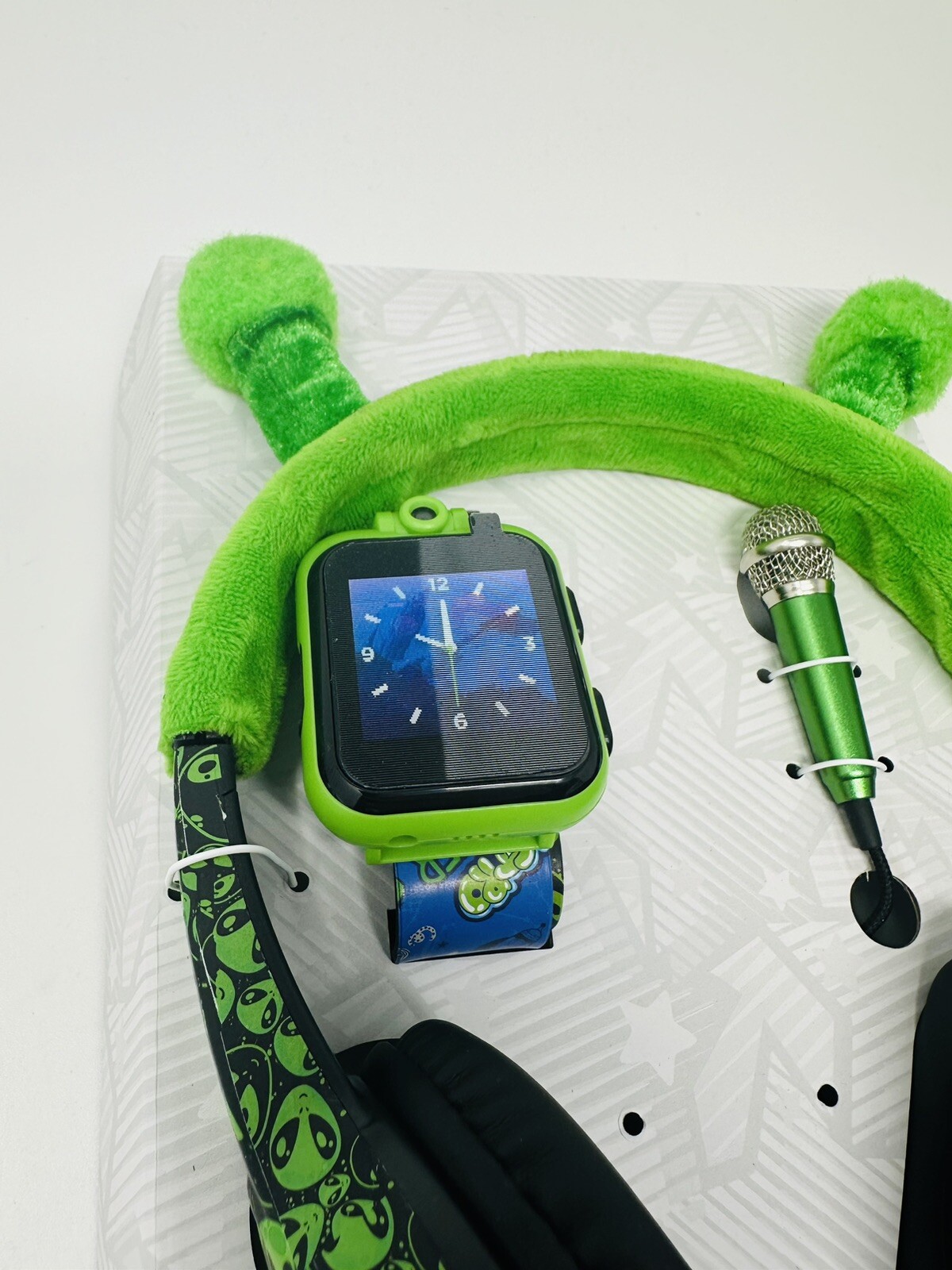 Unisex Kids Smartwatch with Mini Mic, Strap & Headphones – Green Alien( Open Box