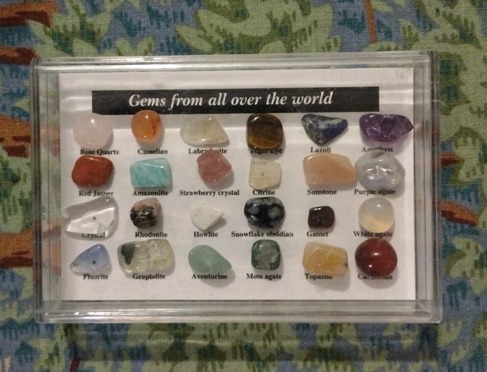 MINI TINY EDUCATIONAL PLASTIC DISPLAY COLLECTION POLISHED 24 GEMS & CRYSTALS