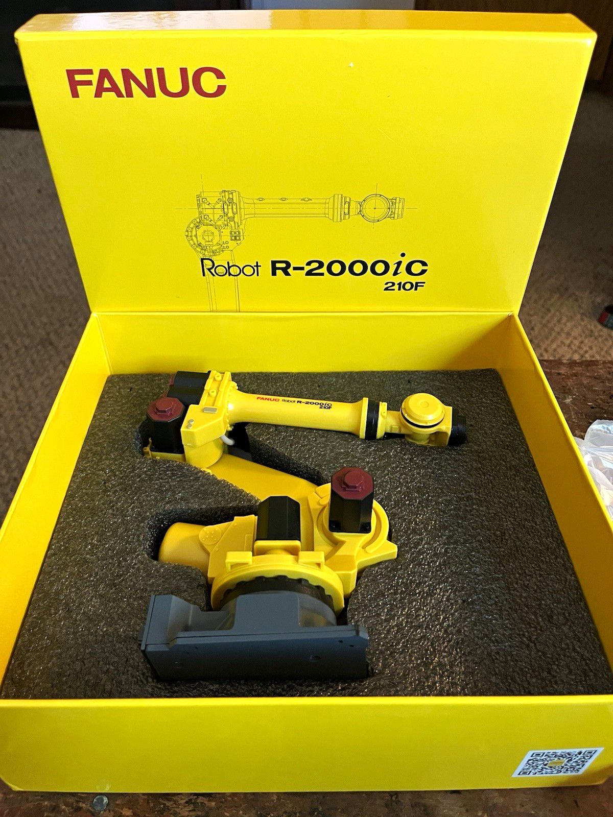 FANUC Robot R-2000iC 210F Robot Model with box