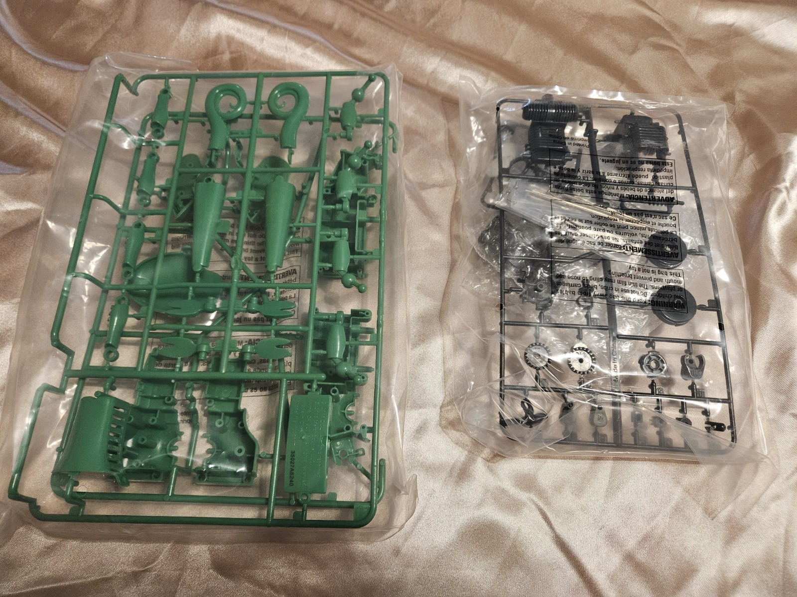 Discovery #Mindblown Robot Chameleon Build Kit STEM 12 And Up