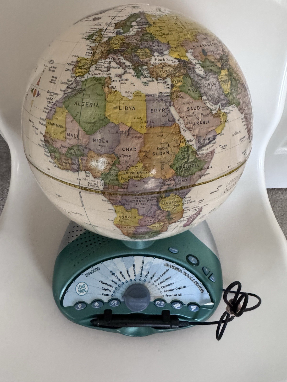 Leap Frog Interactive Talking Smart Globe Eureka Challenge Geography Game Works