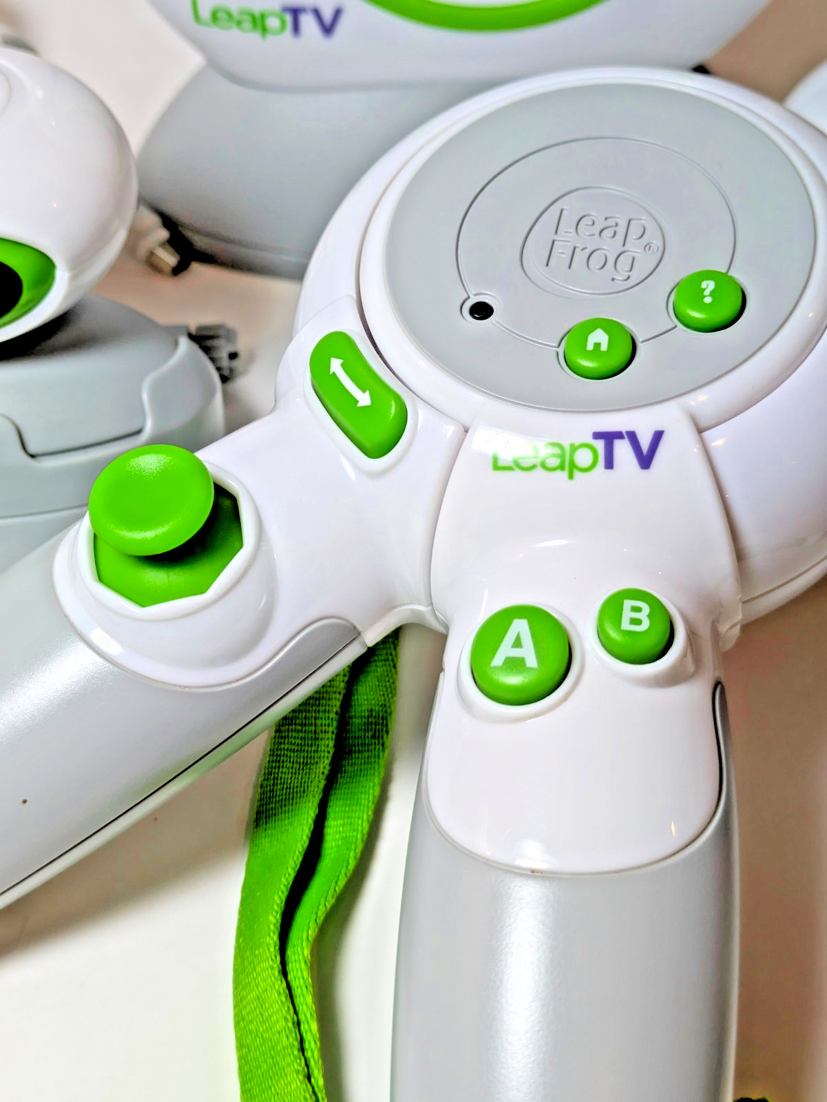 LeapTV Game Console Kids LeapFrog Educational Bundle 2 Controllers Camera Tested