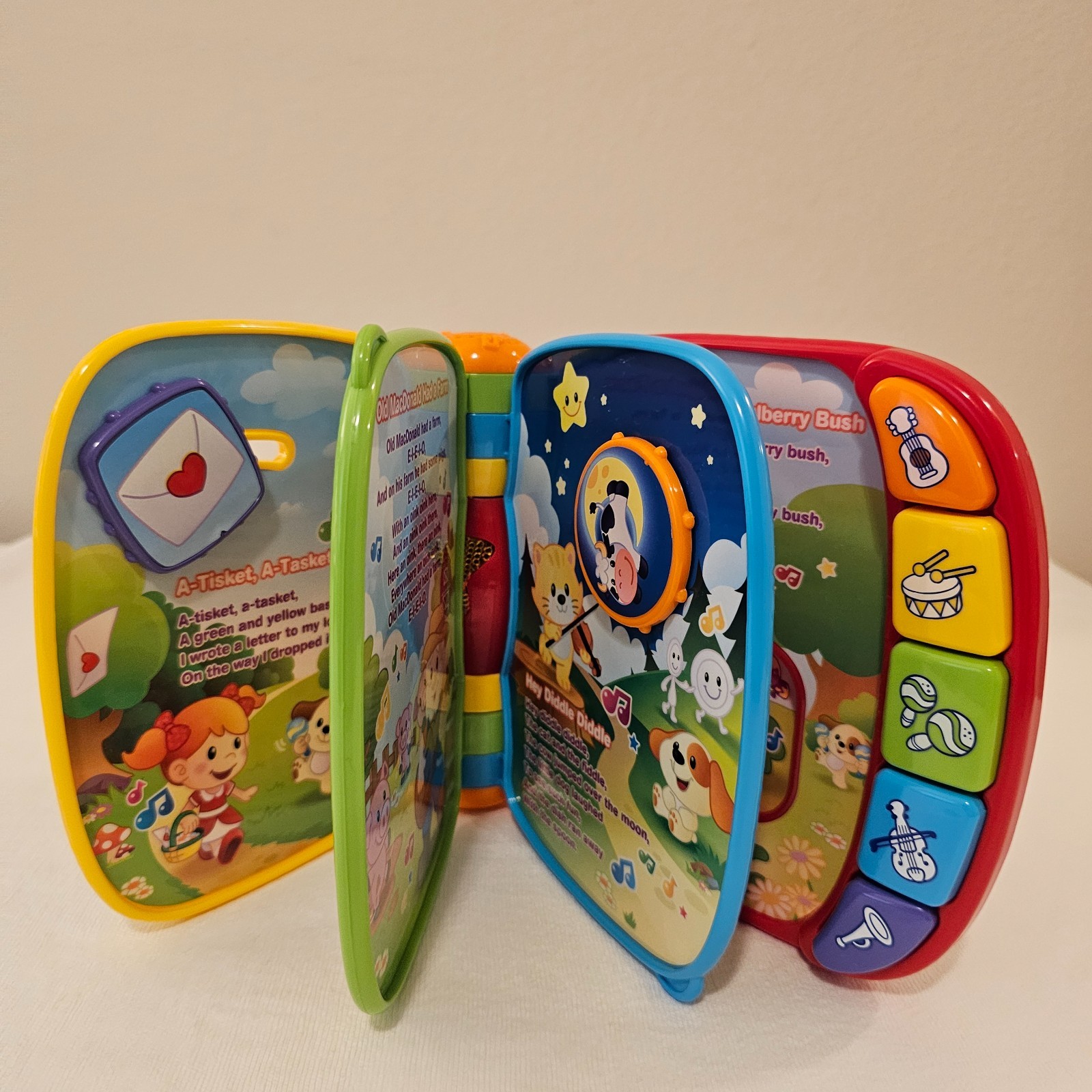 Vtech Musical Rhymes Book ages 6 to 36 months