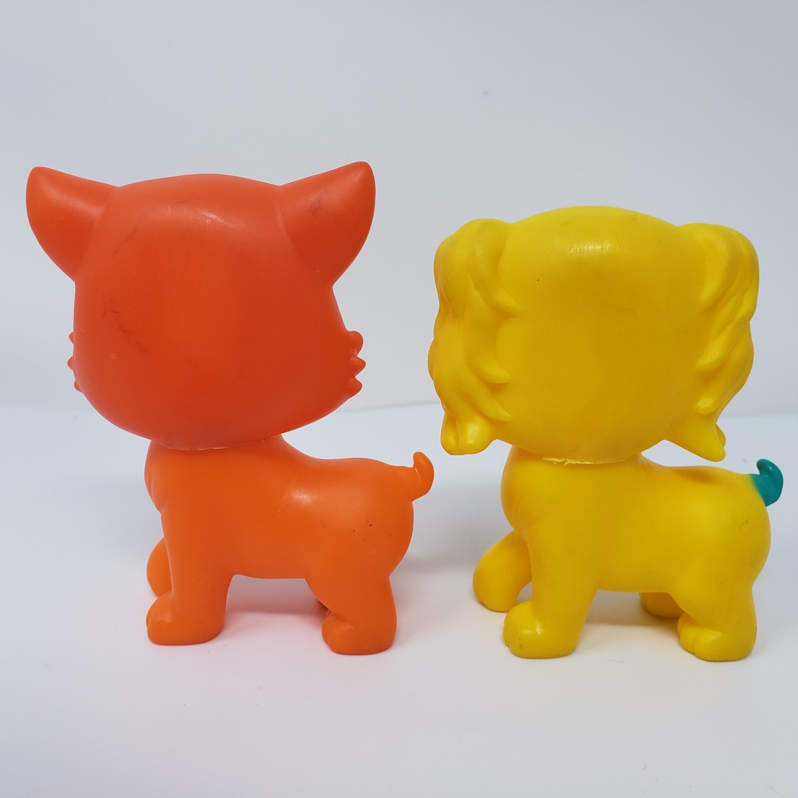 Dog Cat Kitten Plastic Toy Figures Not Branded Lot of 2