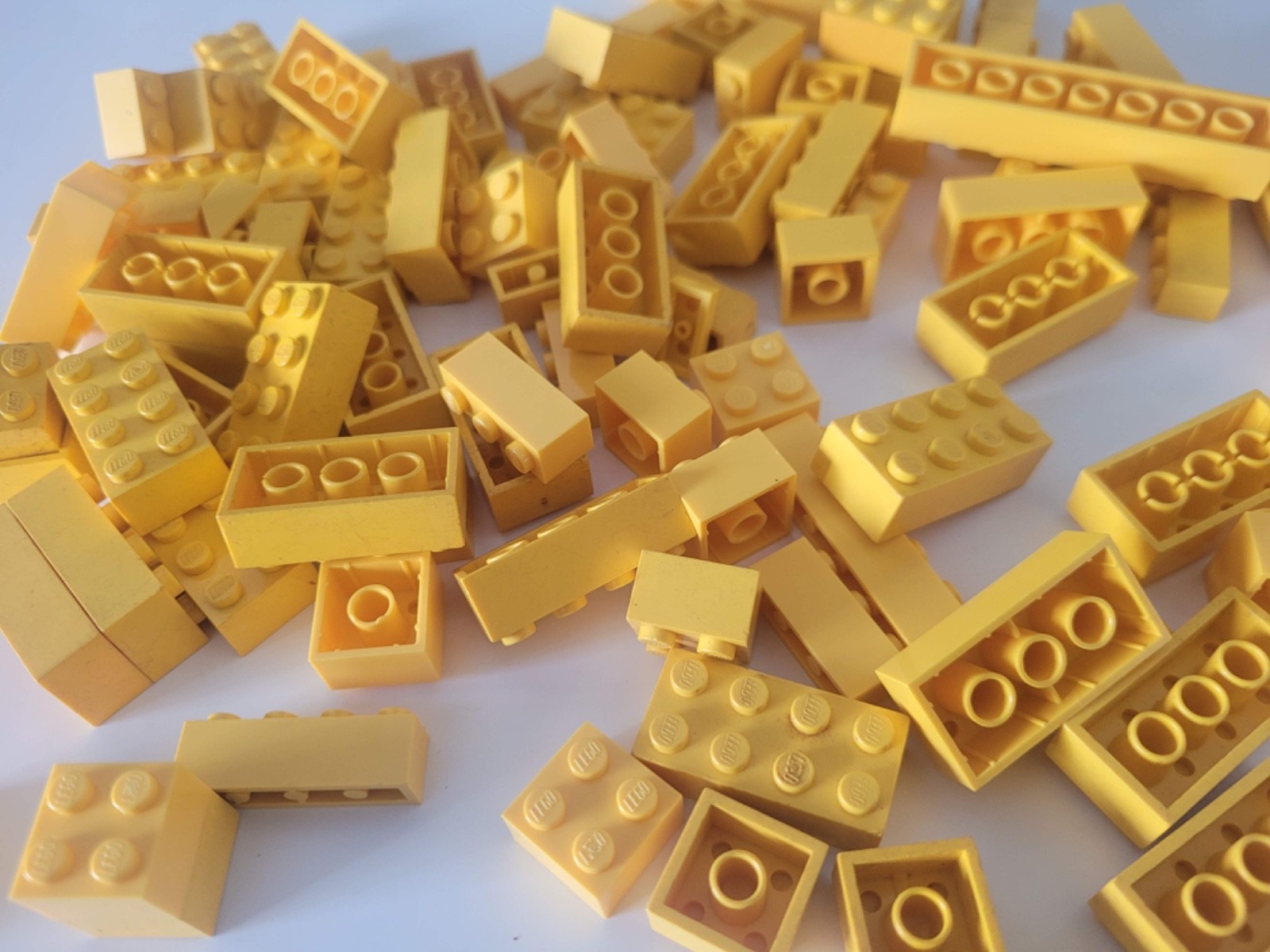 LEGO YELLOW BRICKS SET OF 90 TOTAL PIECES LEGOS SMALL to MEDIUM SIZE!