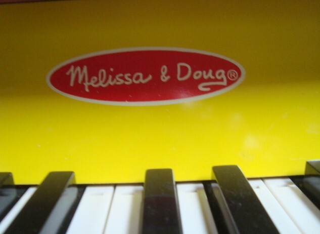 MELISSA & DOUG ~ LEARN-TO-PLAY PIANO ~Ages 3 +7