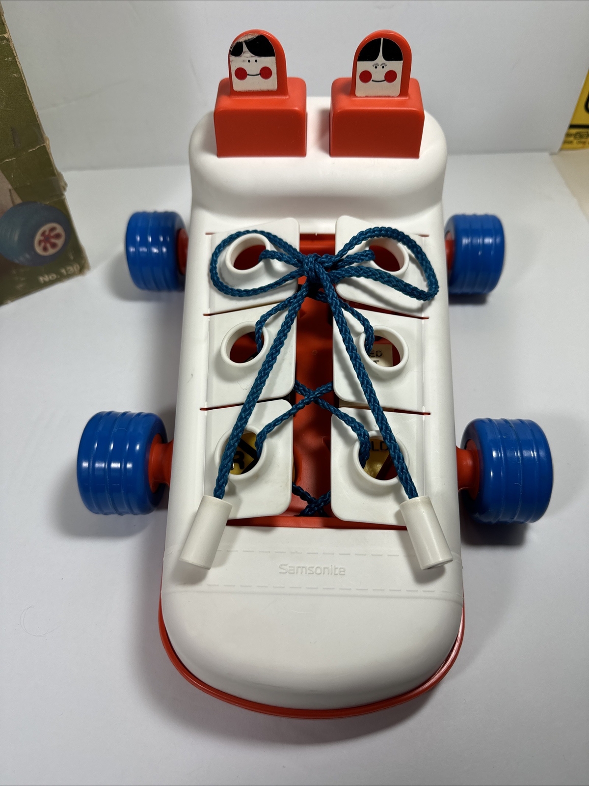 LACER RACER a shoe car w/ signs to learn shoe tying Including Box
