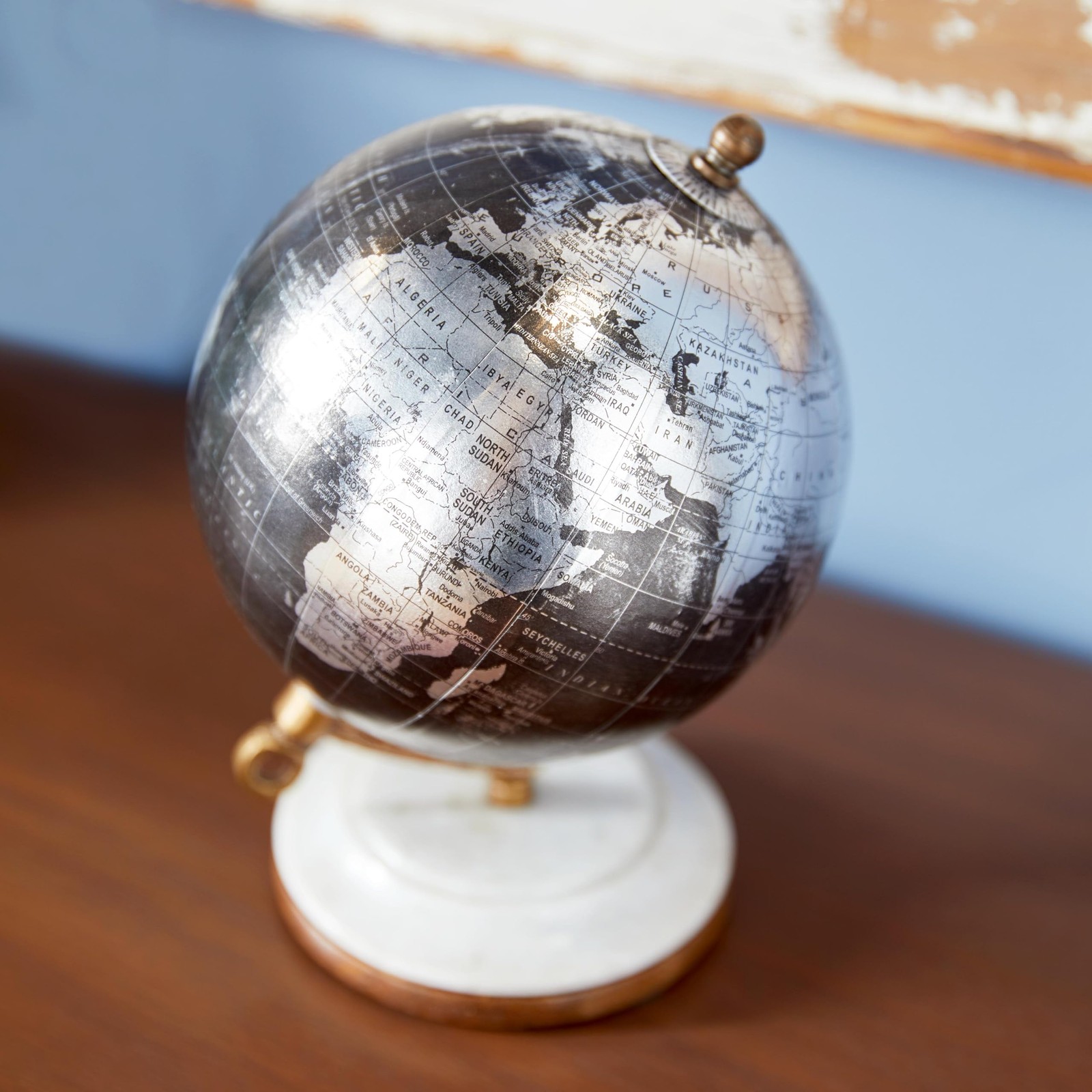 Deco 79 Modern Plastic Globe 5 X 5 X 7 Black