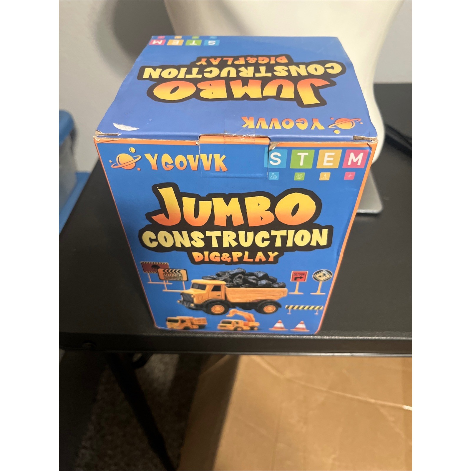 YGOVVK Jumbo Construction Dig and Play STEM Kit 2 Pull Back Trucks Play Mat NEW
