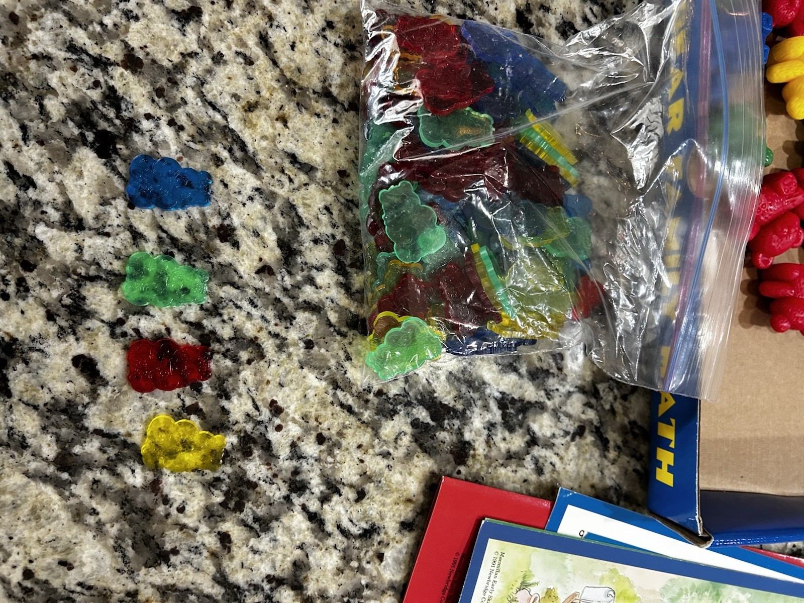 Math Manipulatives: Bear Family Math Kit With Counting Bears And Clear Bears