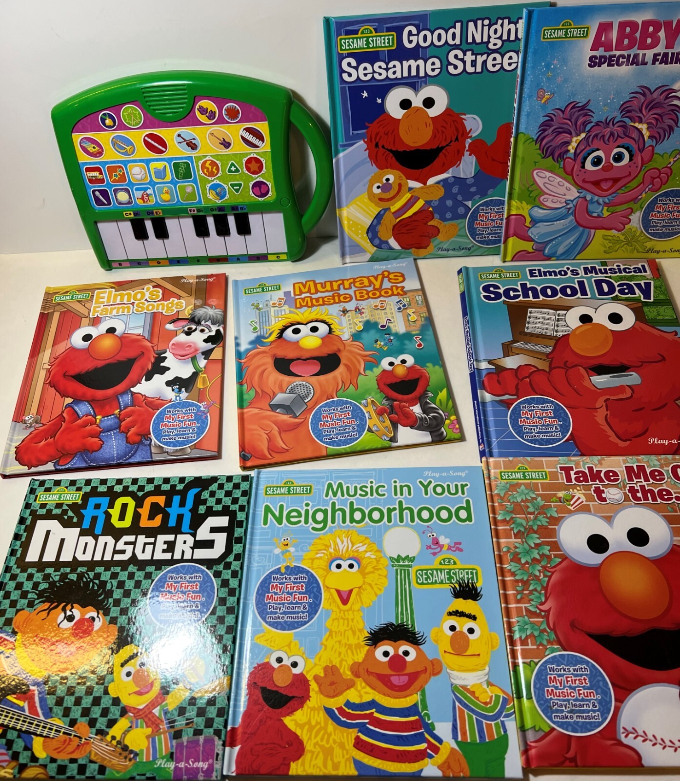 Sesame Street My First Music Fun Portable Keyboard & 8/Book Library PI Kids