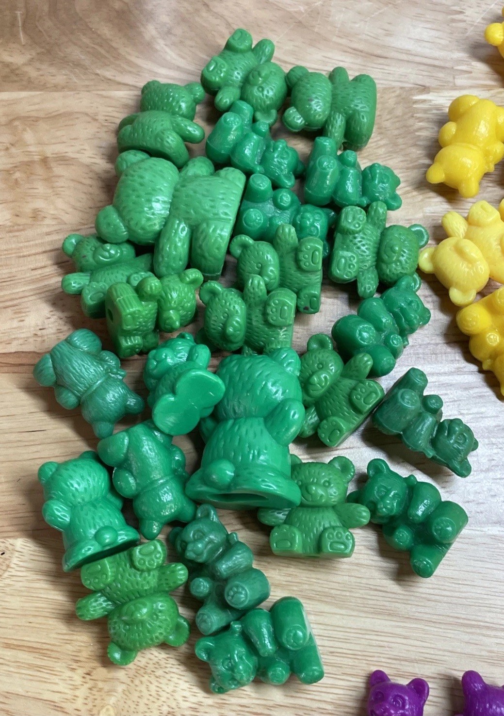 Vintage Plastic Teddy Bear Counters Red Yellow Blue Green Purple 139 Piece!