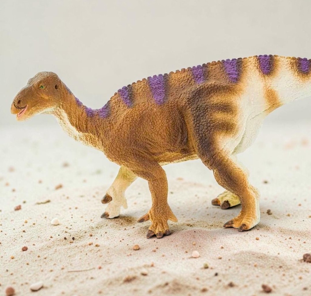 Iguanodon Dinosaur 7 in Realistic Prehistoric Toy Cretaceous Display Model