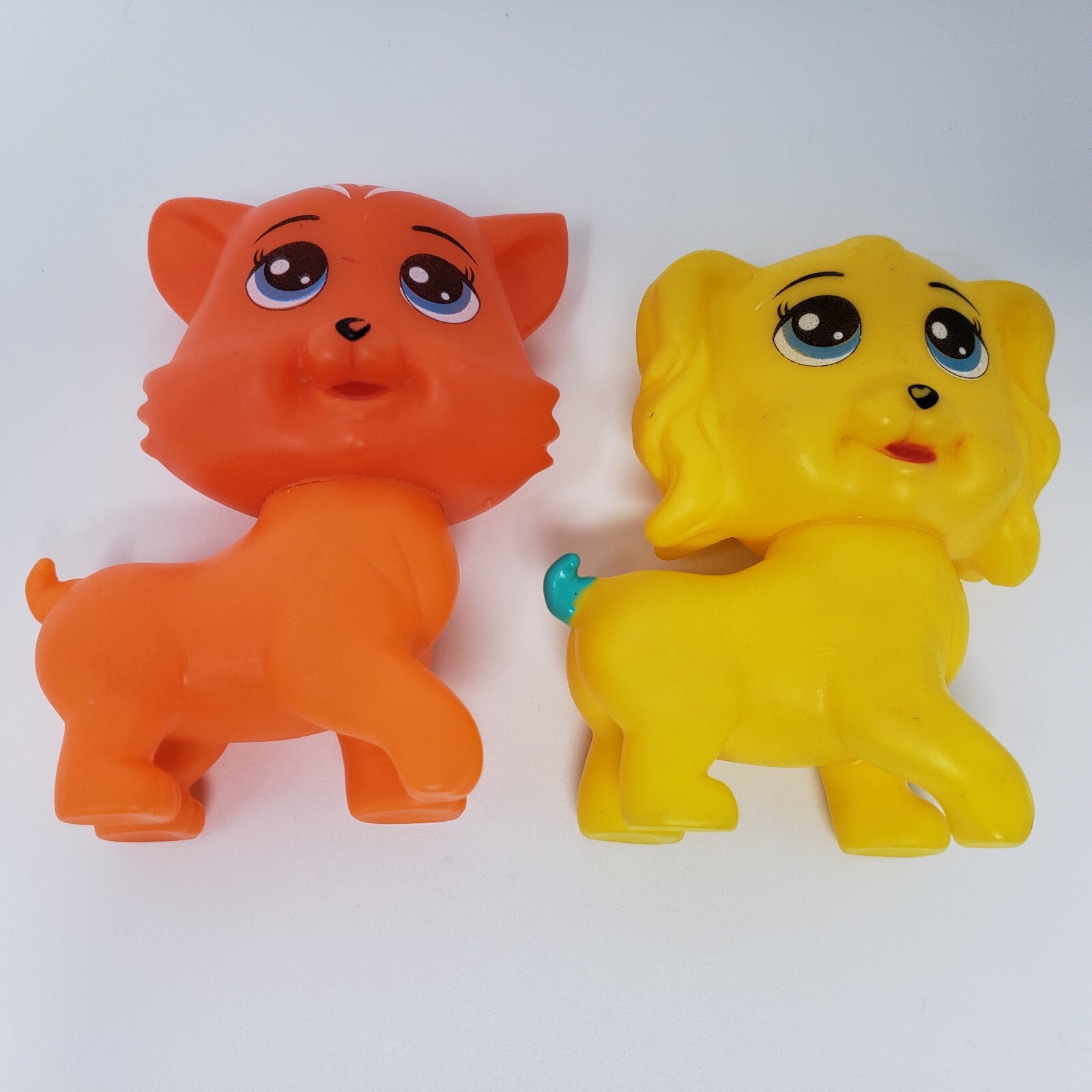 Dog Cat Kitten Plastic Toy Figures Not Branded Lot of 2