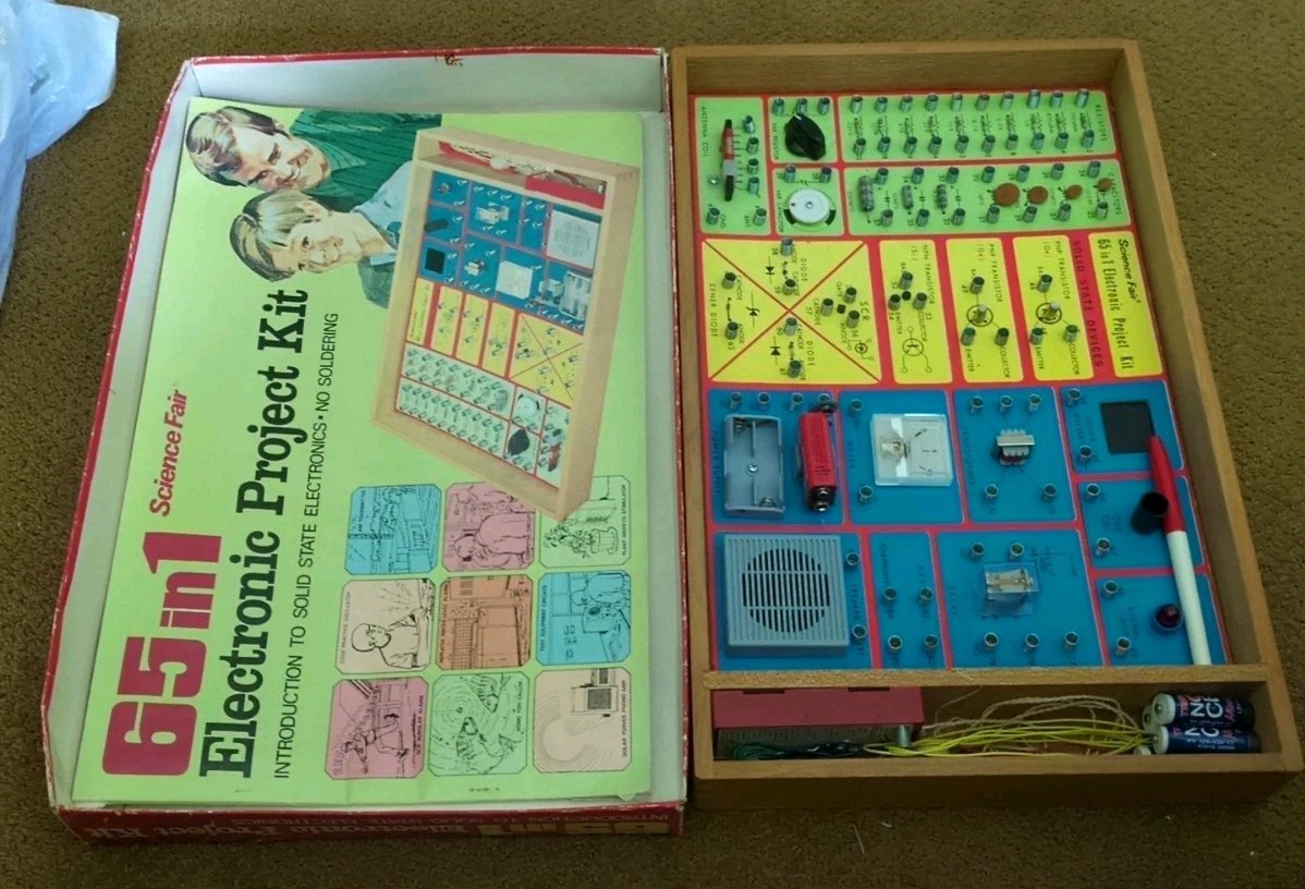 Vintage 1972 65 in 1 Science Fair Electronics Project Kit Cat. No. 28-250