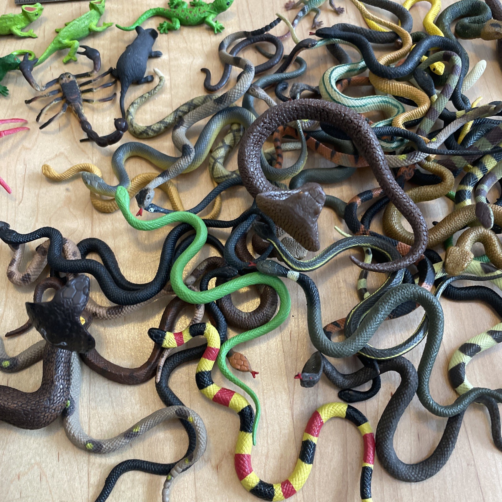 Mixed Lot of 48 Plastic Snakes-6 Lizards-1 Turtle-1 Scorpion-1 Mouse & 1 Spider
