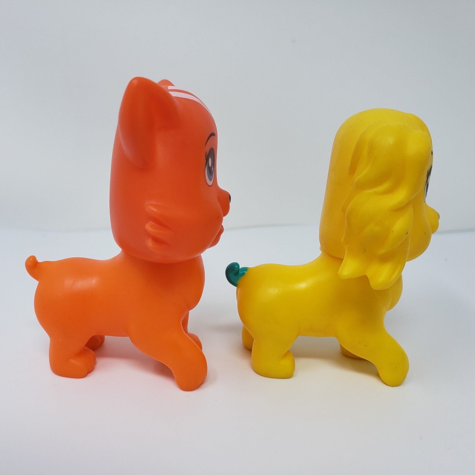Dog Cat Kitten Plastic Toy Figures Not Branded Lot of 2