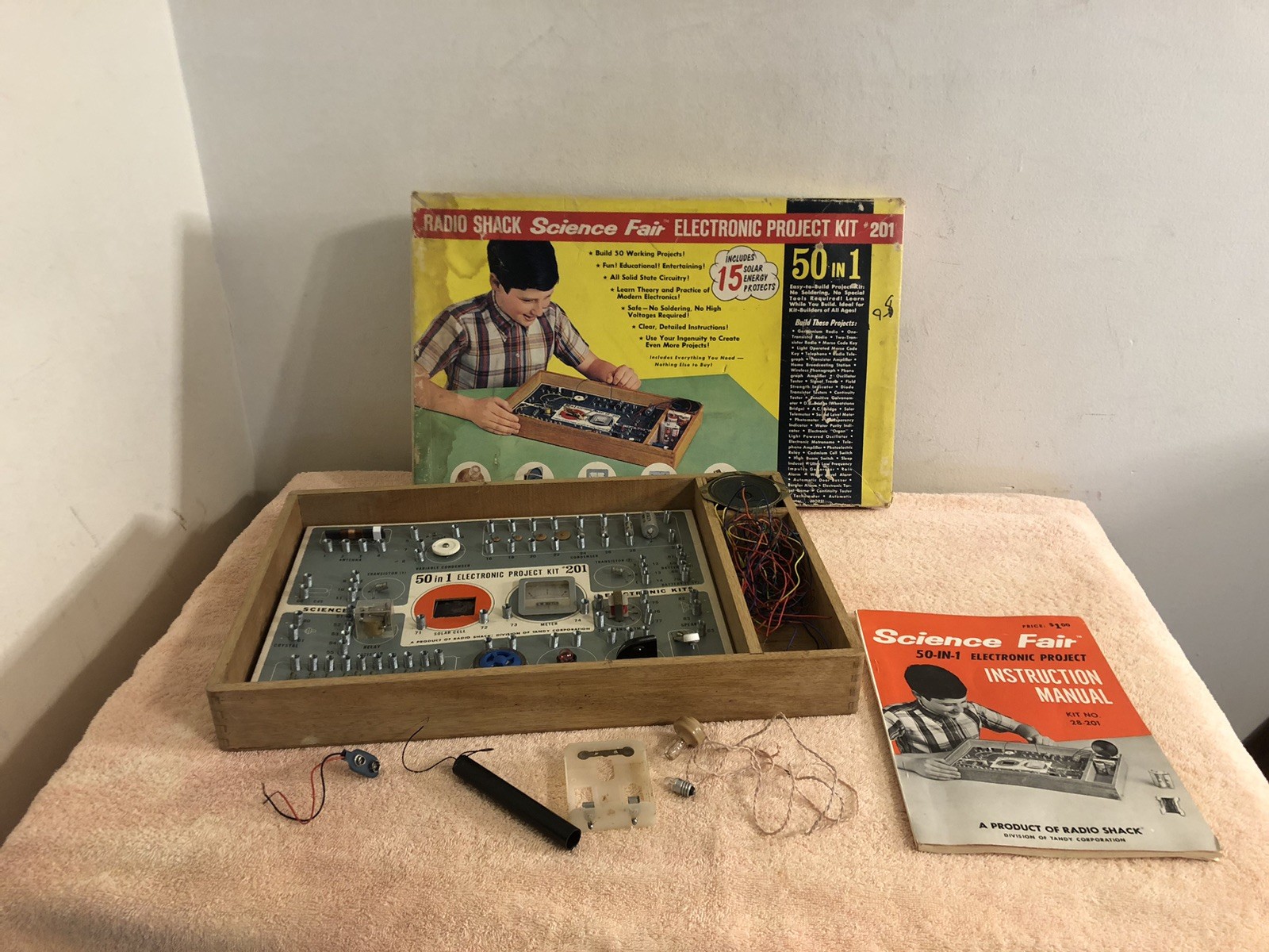 Vintage 1967 Radio Shack Science Fair Electronic Project Kit #201 Tested