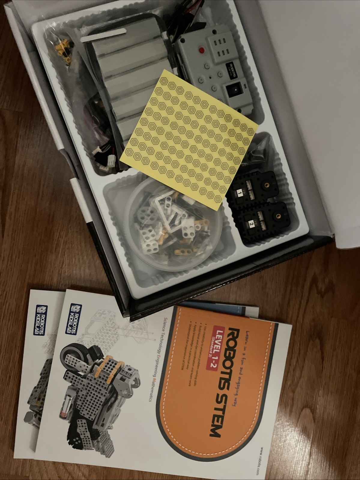 ROBOTIS STEM Level 1 Robotics Kit Educational Coding & Building Set