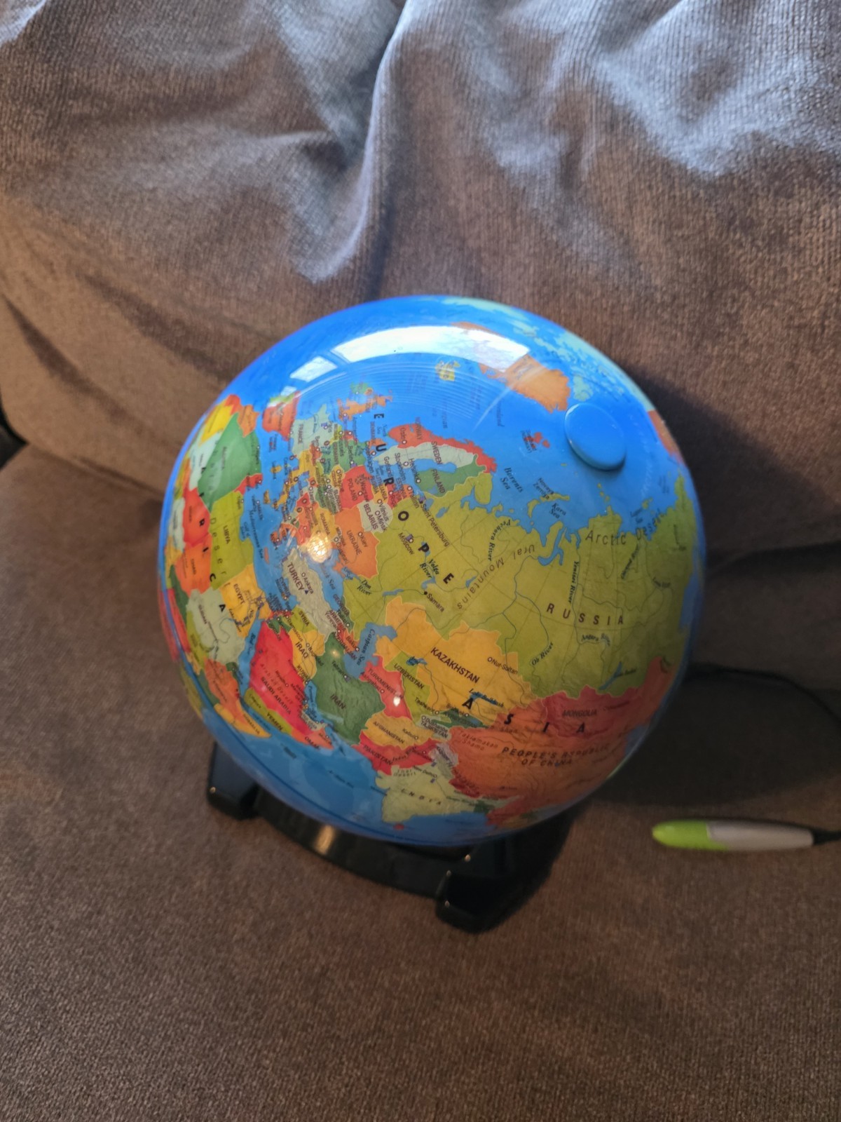 LeapFrog Magic Adventures Globe w/ LCD Video Screen & Animation