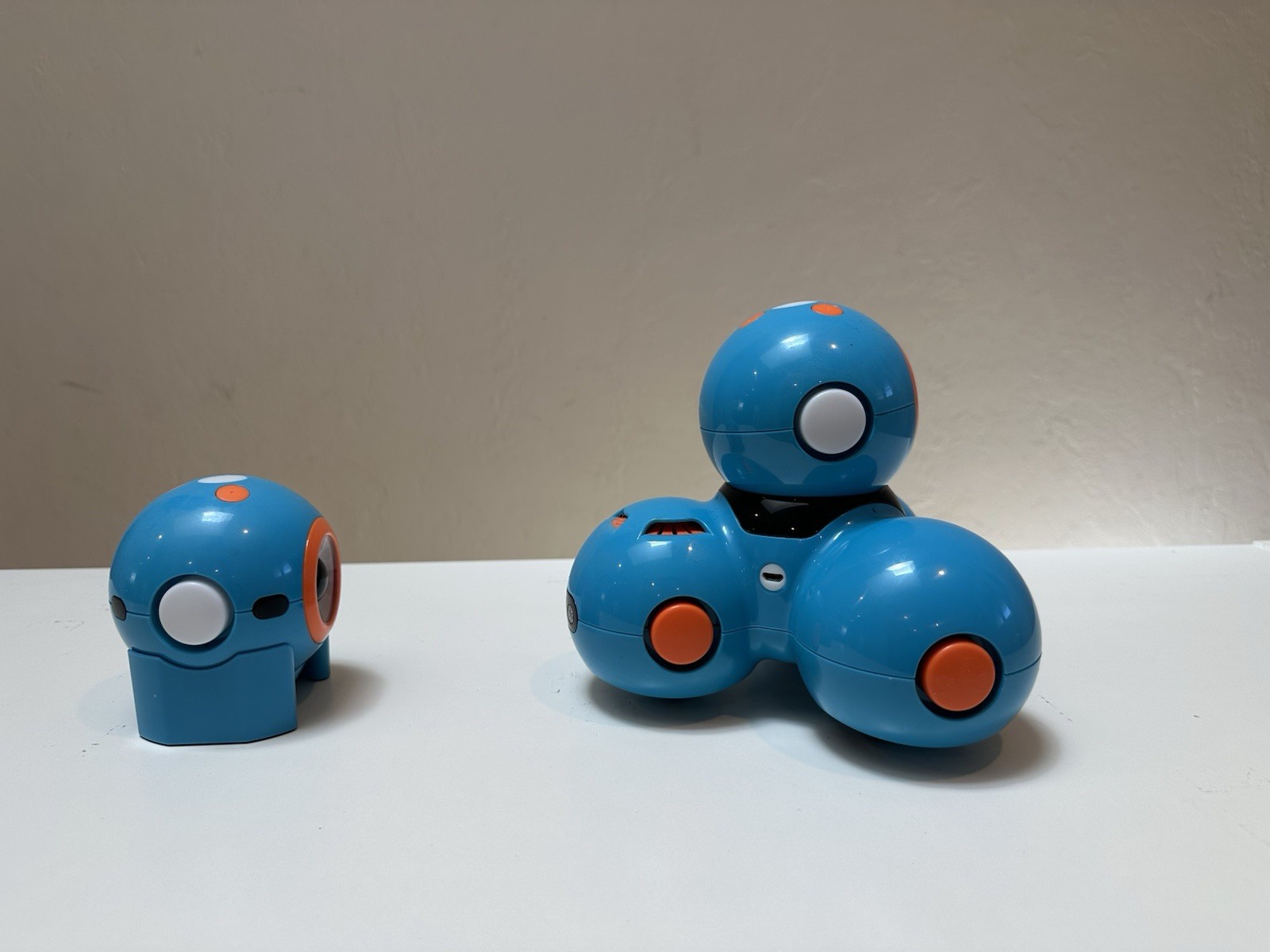 Wonder Workshop Wonder Pack Dash Dot Coding Robots & Dash Challenge Cards