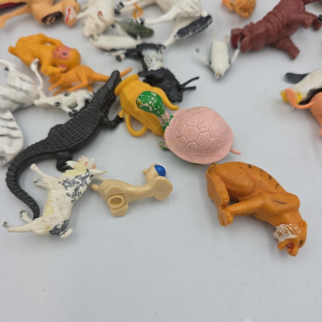 Lot of 60 Vintage Miniature Plastic animals Farm Zoo Ocean Camel Lion Pig