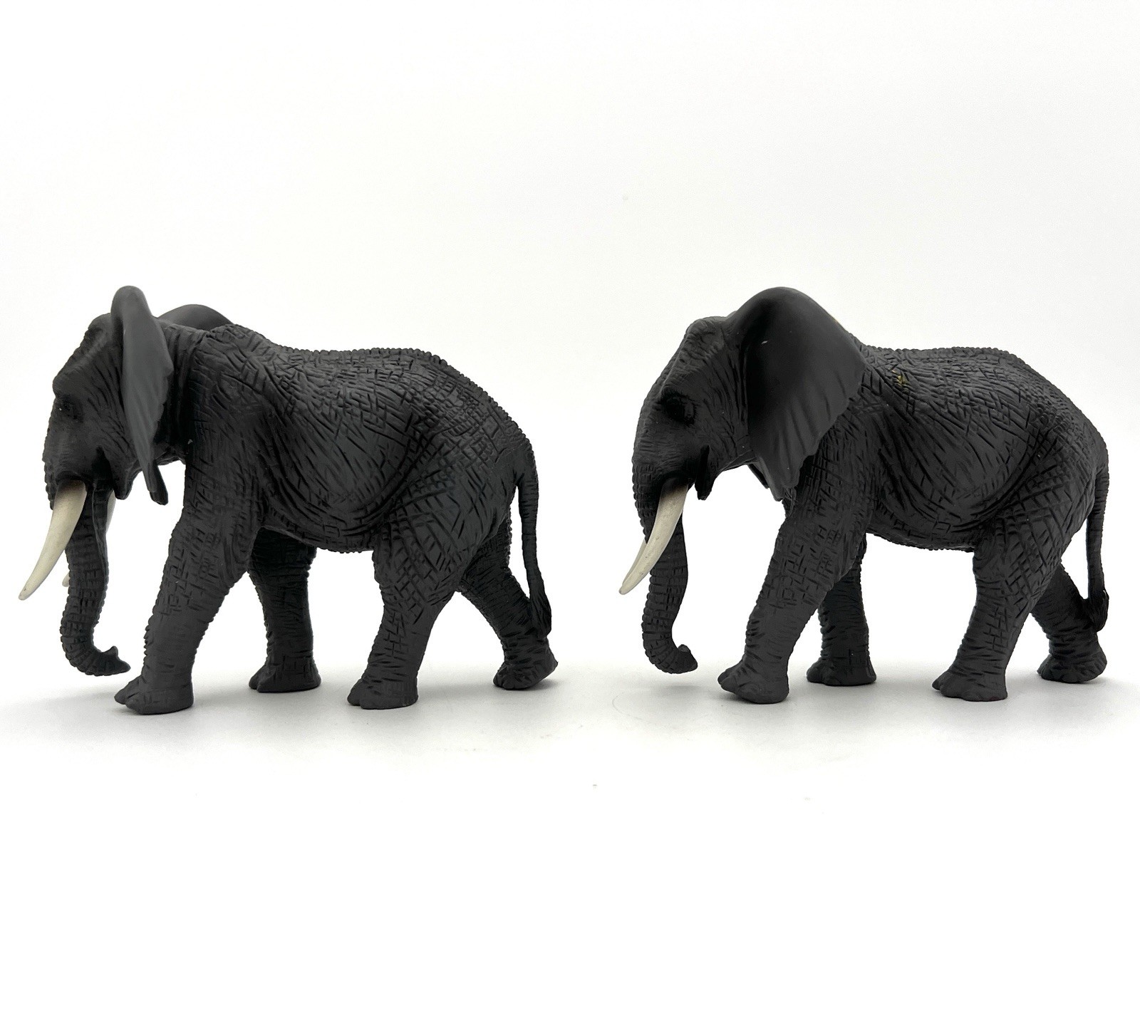 Set of 4 MOJO Wildlife African Elephant Figures Brown 2011 Gray 2015 Pre-owned
