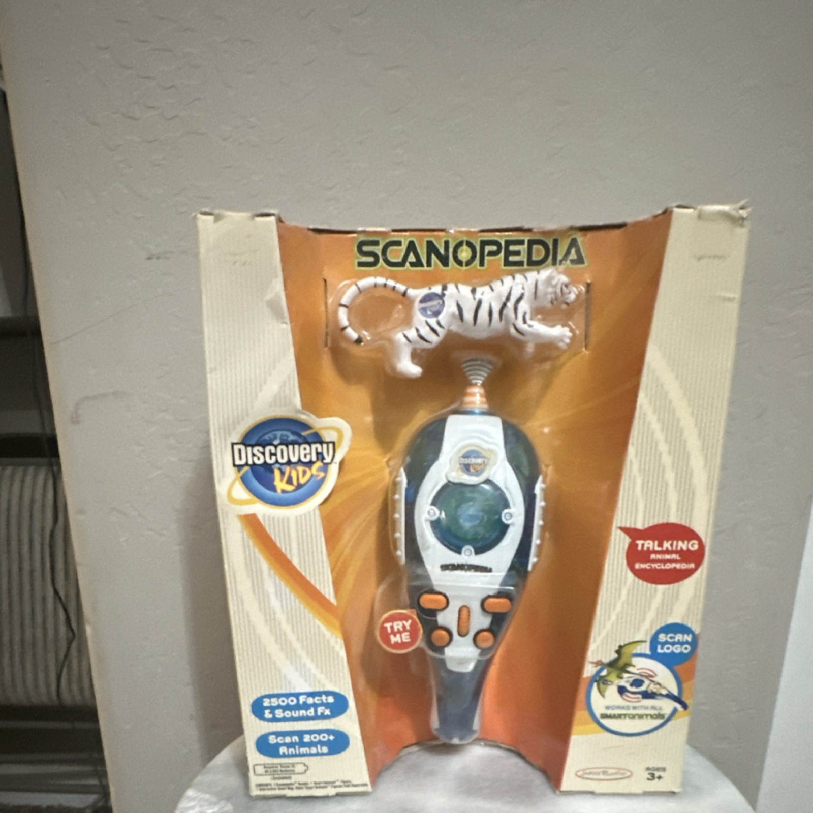 Discovery Kids Scanopedia Electronic Talking Animal Encyclopedia Learning System
