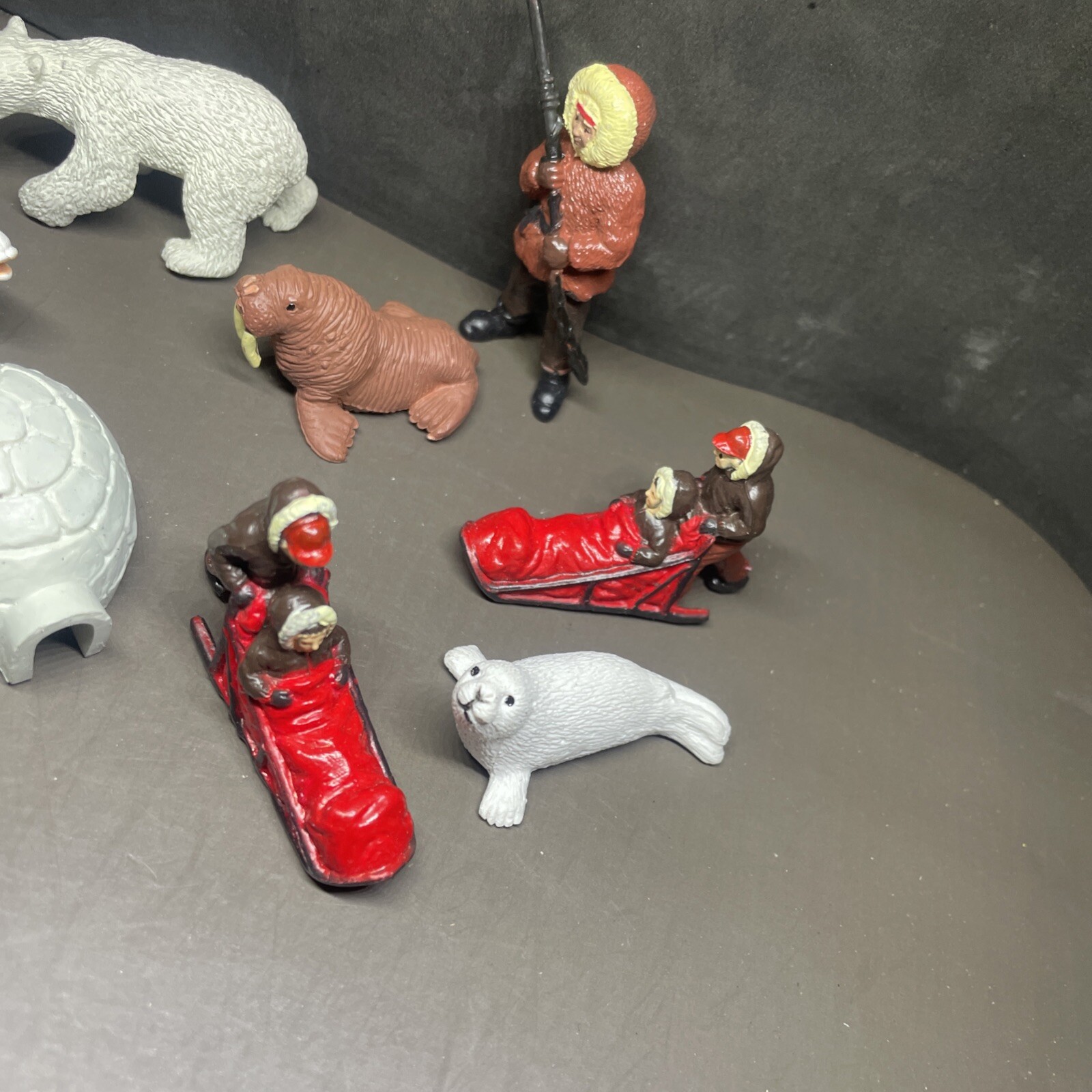 Safari Good luck minis Arctic Fun Pack – bobsled RARE w igloo