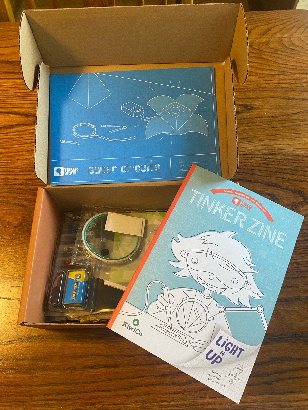 NEW Kiwi Co Tinker Crate – Make Your Own Paper Circuits Ages 9+ Open Box