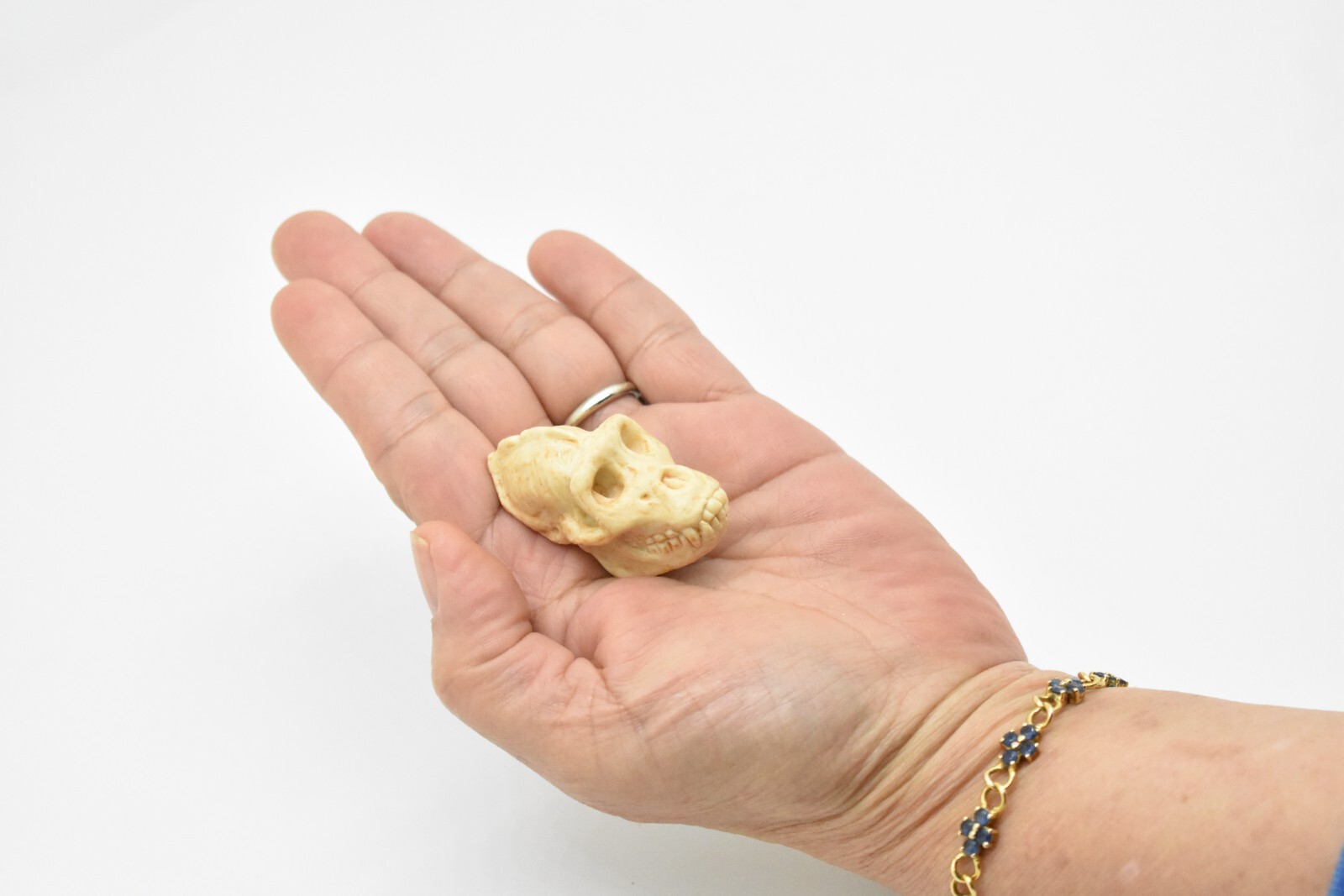 Gorilla Skull, Very Nice Plastic Reproduction 2 inches long F4123 B193