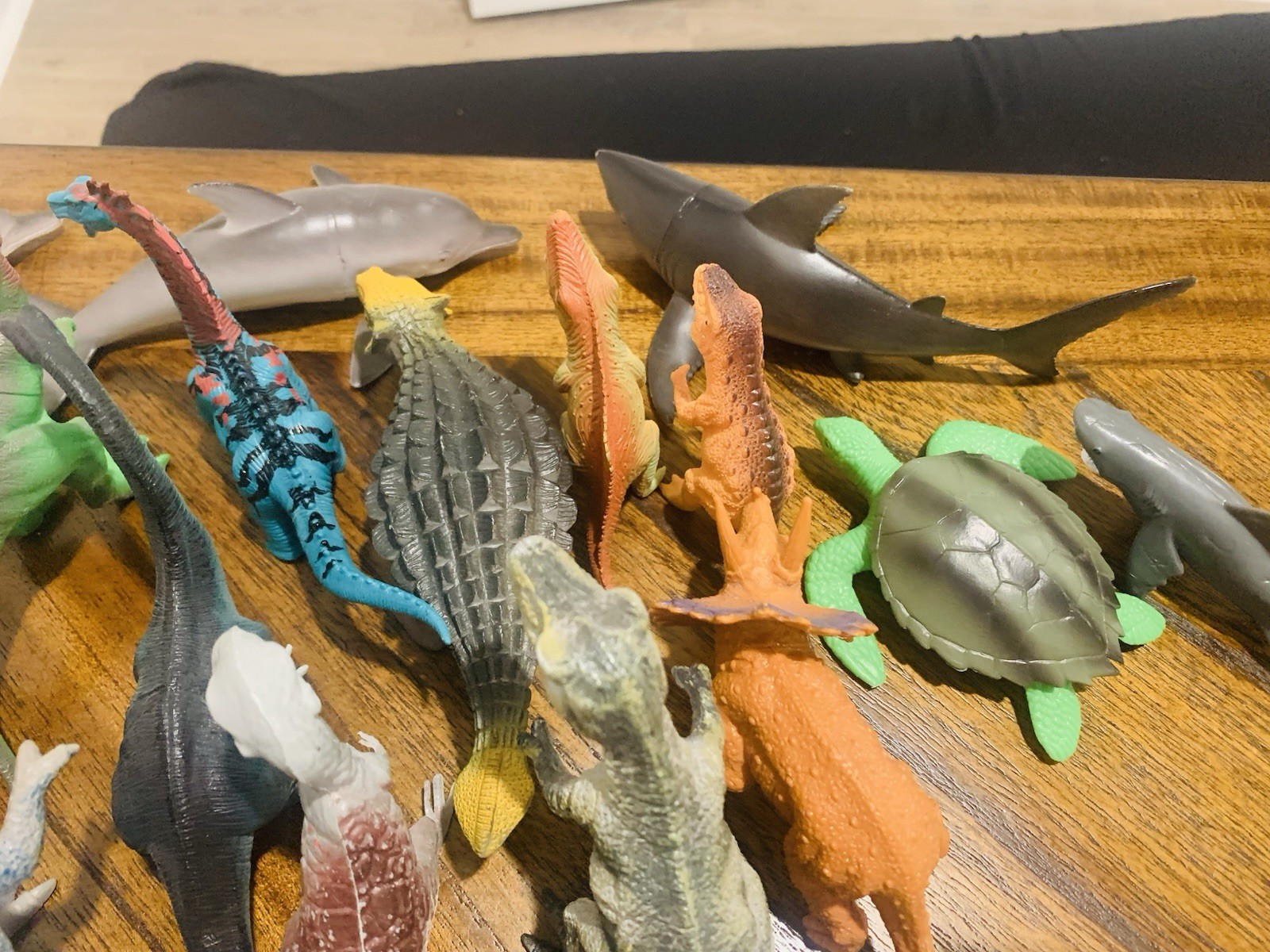 Lot of 18 Children’s Toys Dinosaurs Sharks Dolphins & Turtle Educational Learn