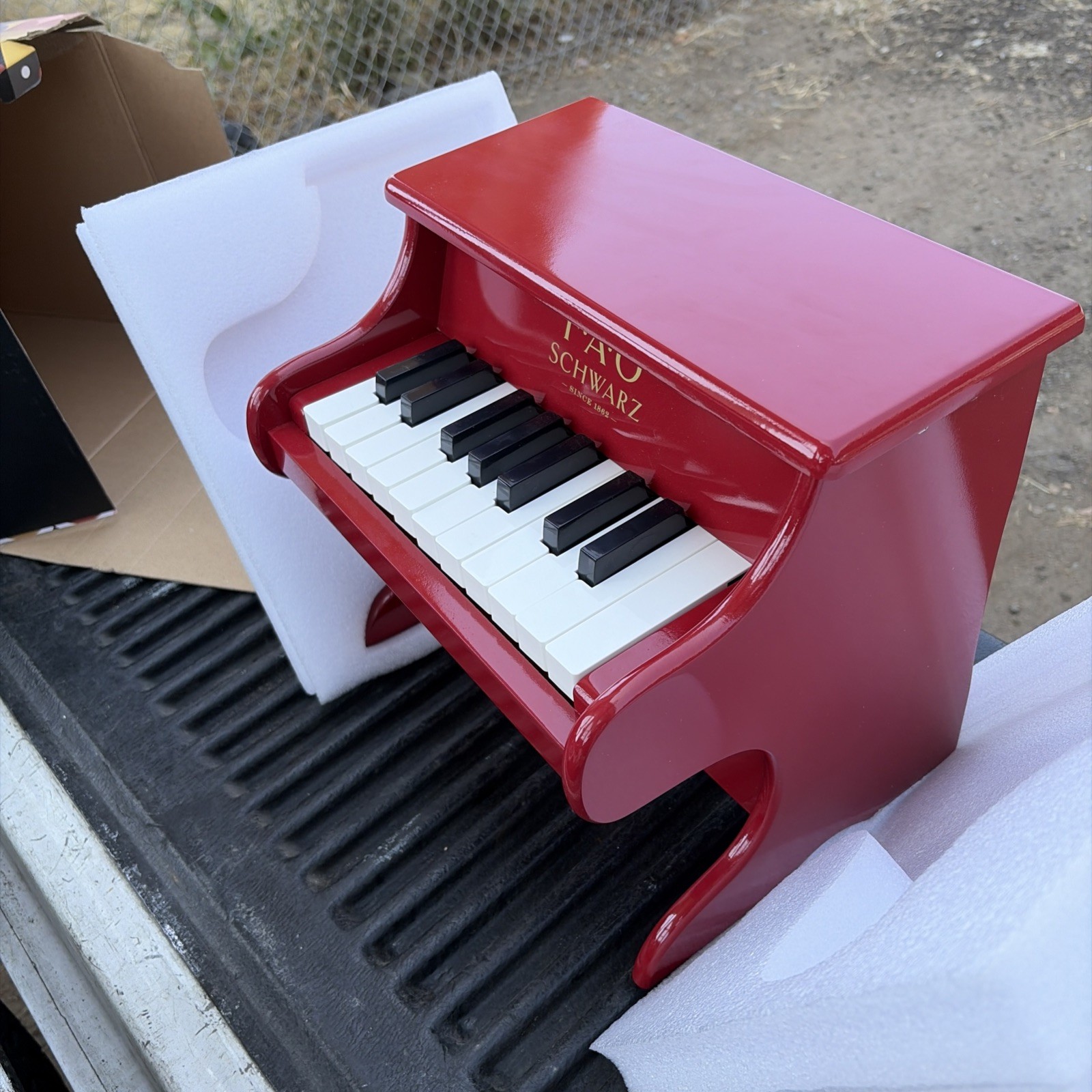 FAO Schwarz Upright Play Piano kids rare – working.
