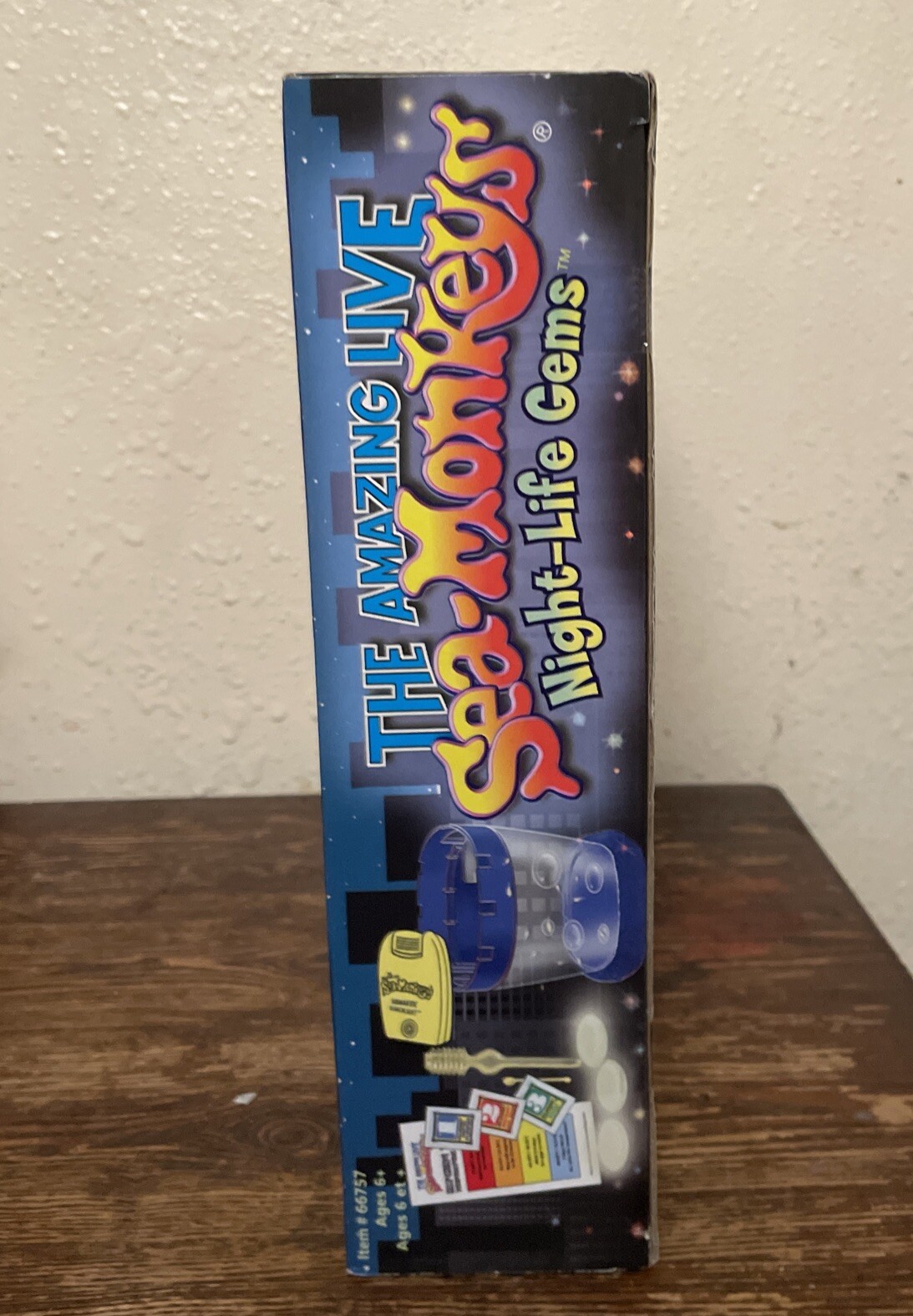 NEW The Amazing Live Sea-Monkeys Night-Life Gems 2012 Glow In The Dark sealed