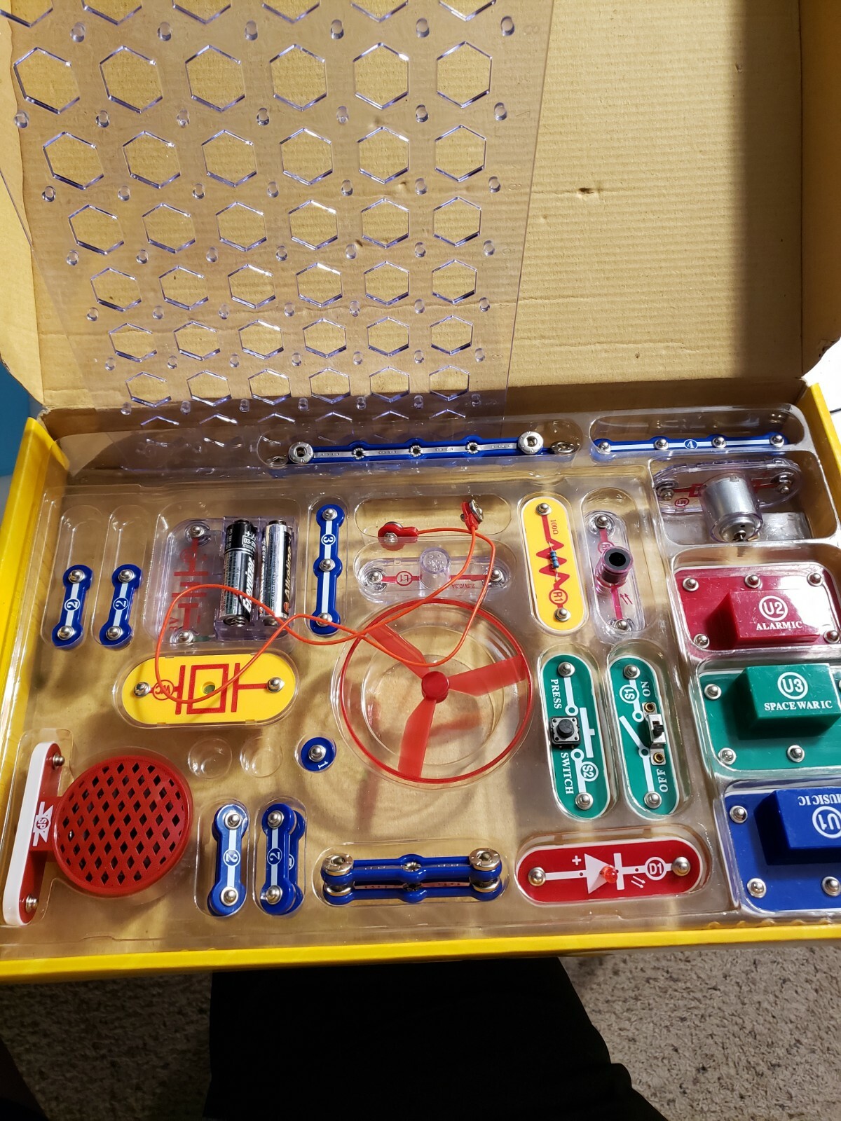 Discovery Kids Electronic Lab Motion Light & Sound
