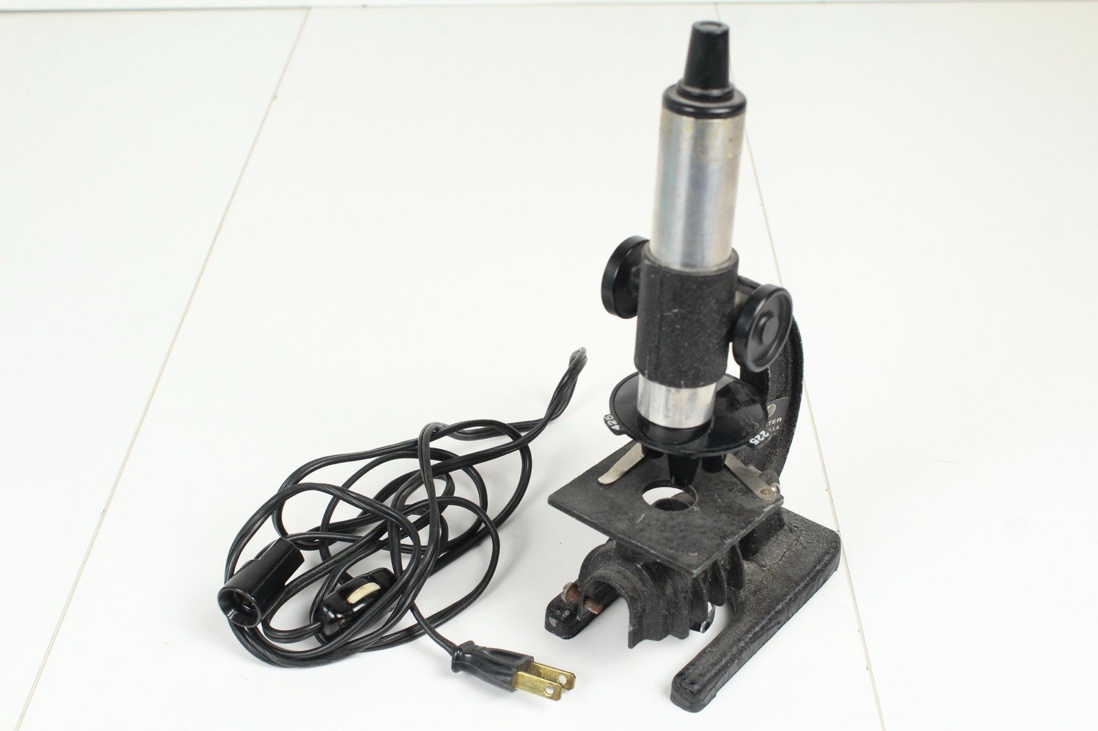 Lionel Porter Microcraft Student Microscope w/Metal Case MCM VTG UNTESTED READ