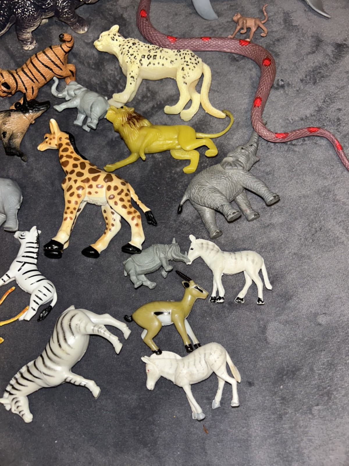 HUGE Mixed Lot Safari K&M Wildlife Sea Creatures Vintage & New Figures Toys LOOK