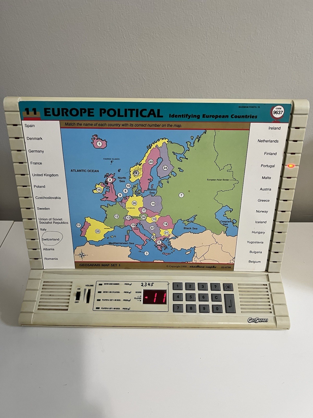 GeoSafari EI-8700 Electronic Learning Game – Working – 31 Cards Included