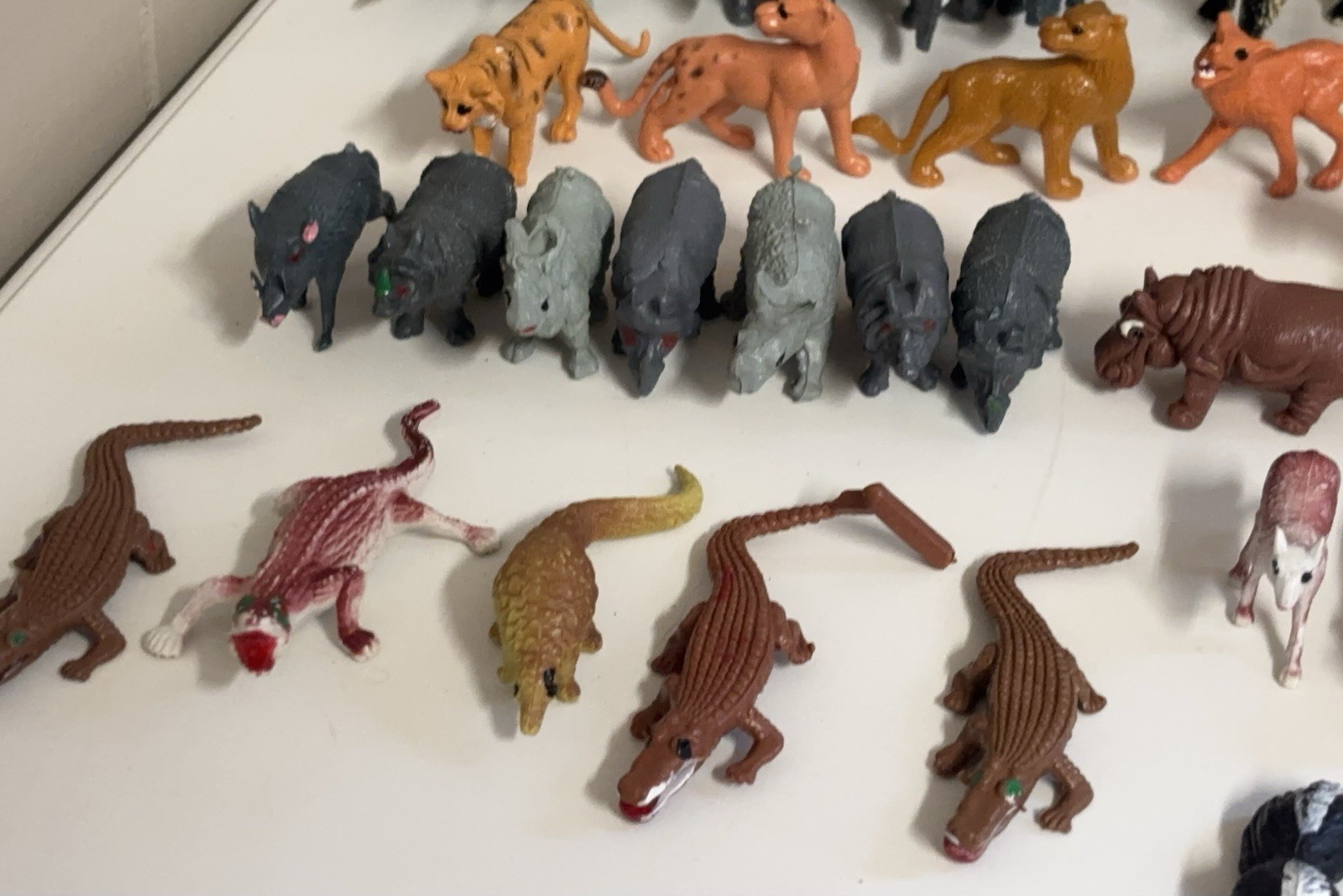 Huge VTG Lot Of Miniature Toy Plastic Safari Animal Figures 83 Pieces Unbranded