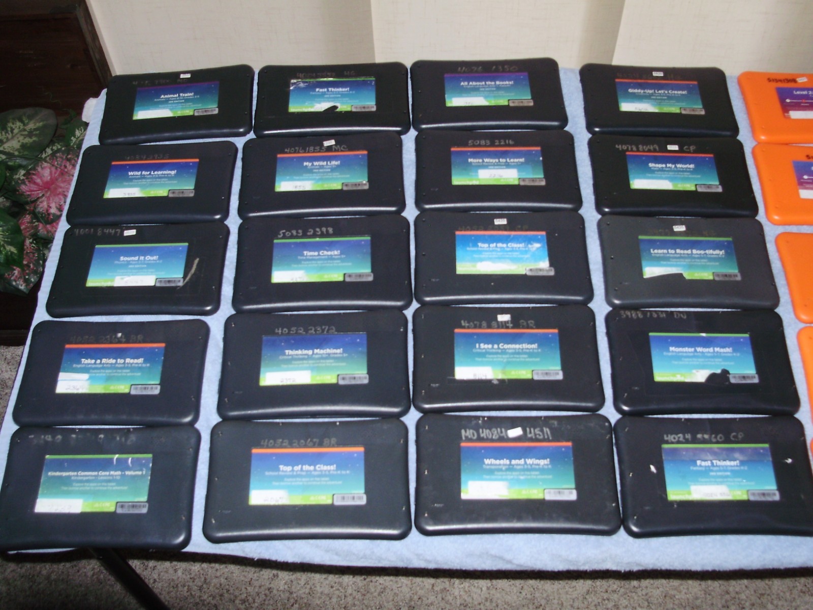 177ea- PLAYAWAY/ LaunchPad Childrens Pre Loaded Educational/Learning Tablets