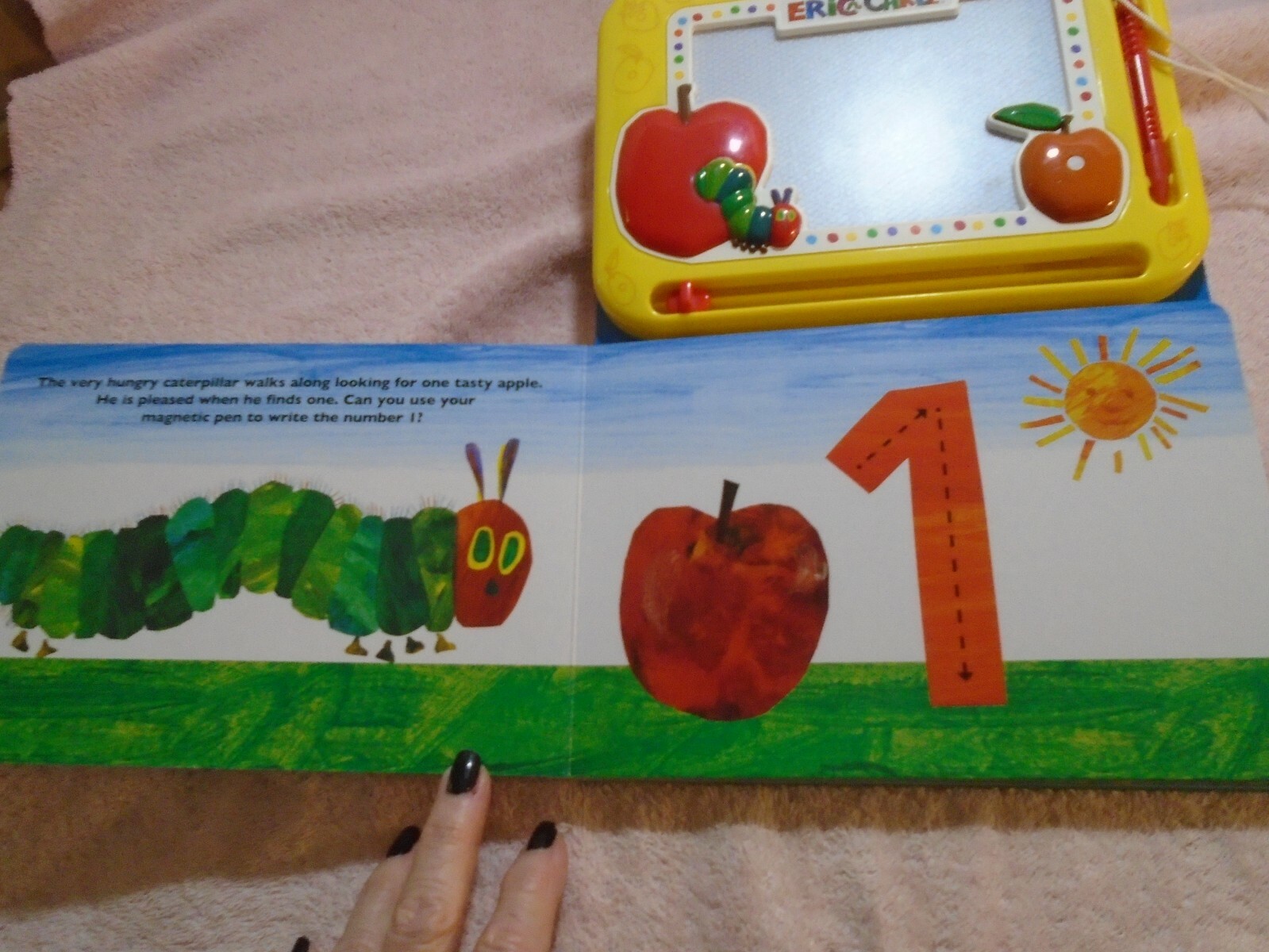 The World of Eric Carle Learn to Count 22 Page Magnetic Drawing Kit
