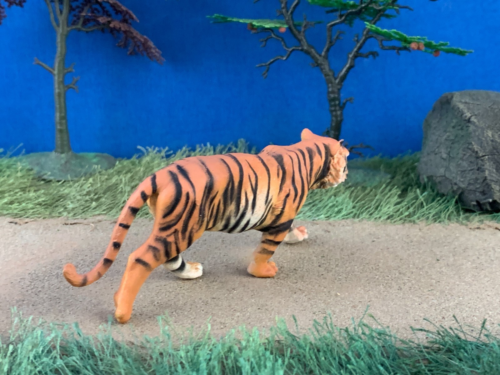 Elastolin by Preiser 5409 (47511) Walking Tiger Wild Animal Figures 1:25 scale