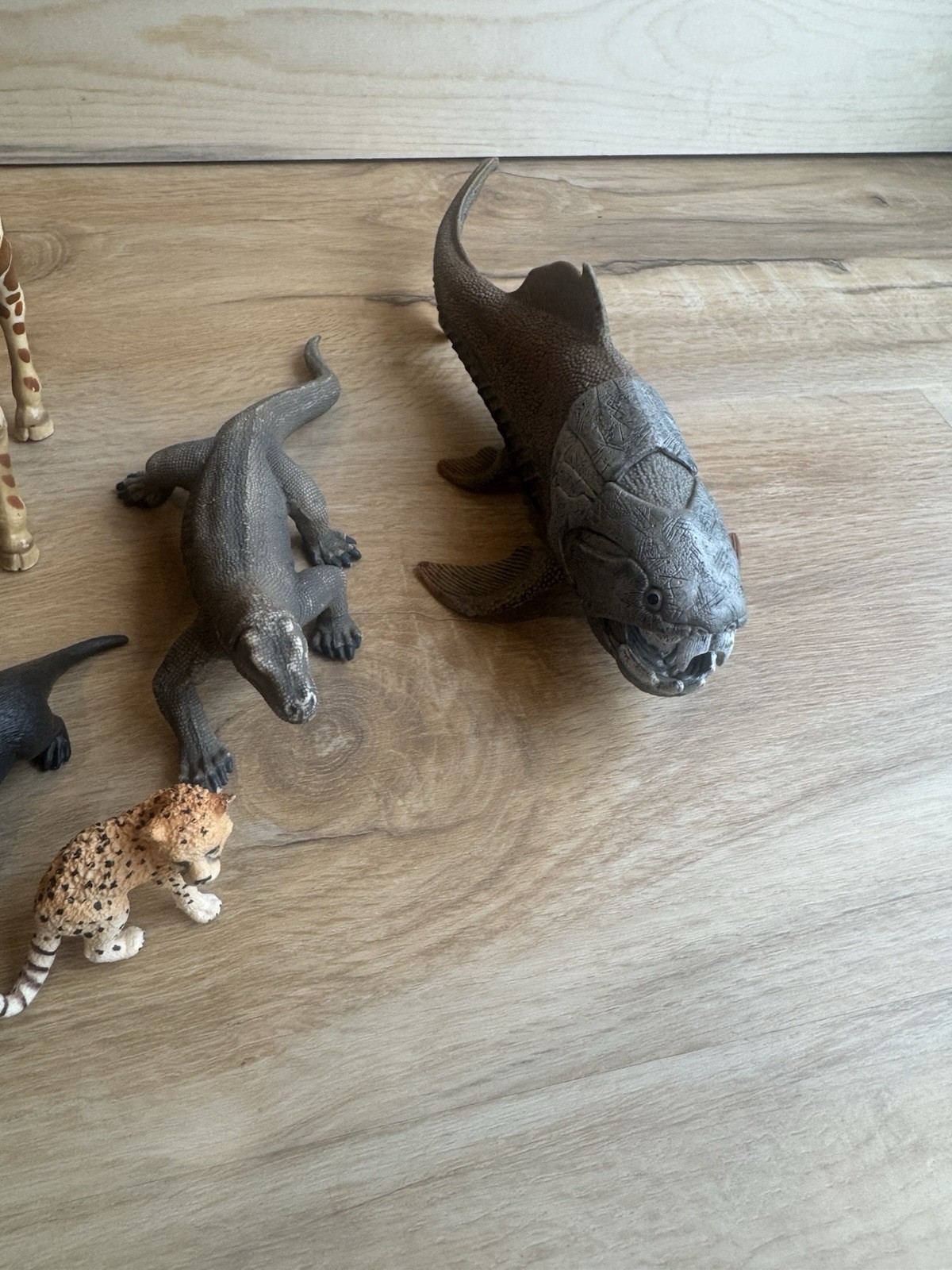 Schleich Animals Lot Of 7 Wild Jungle Gorilla Giraffe Komodo Toucan Otter More
