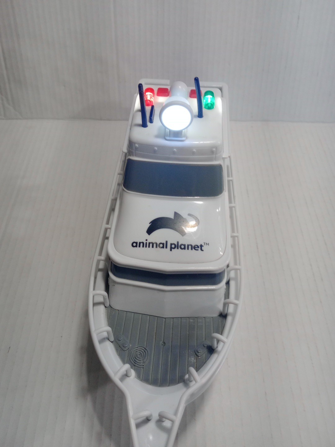 Animal Planet Great White SHARK RESEARCH BOAT w/ Light & Sounds, 2021