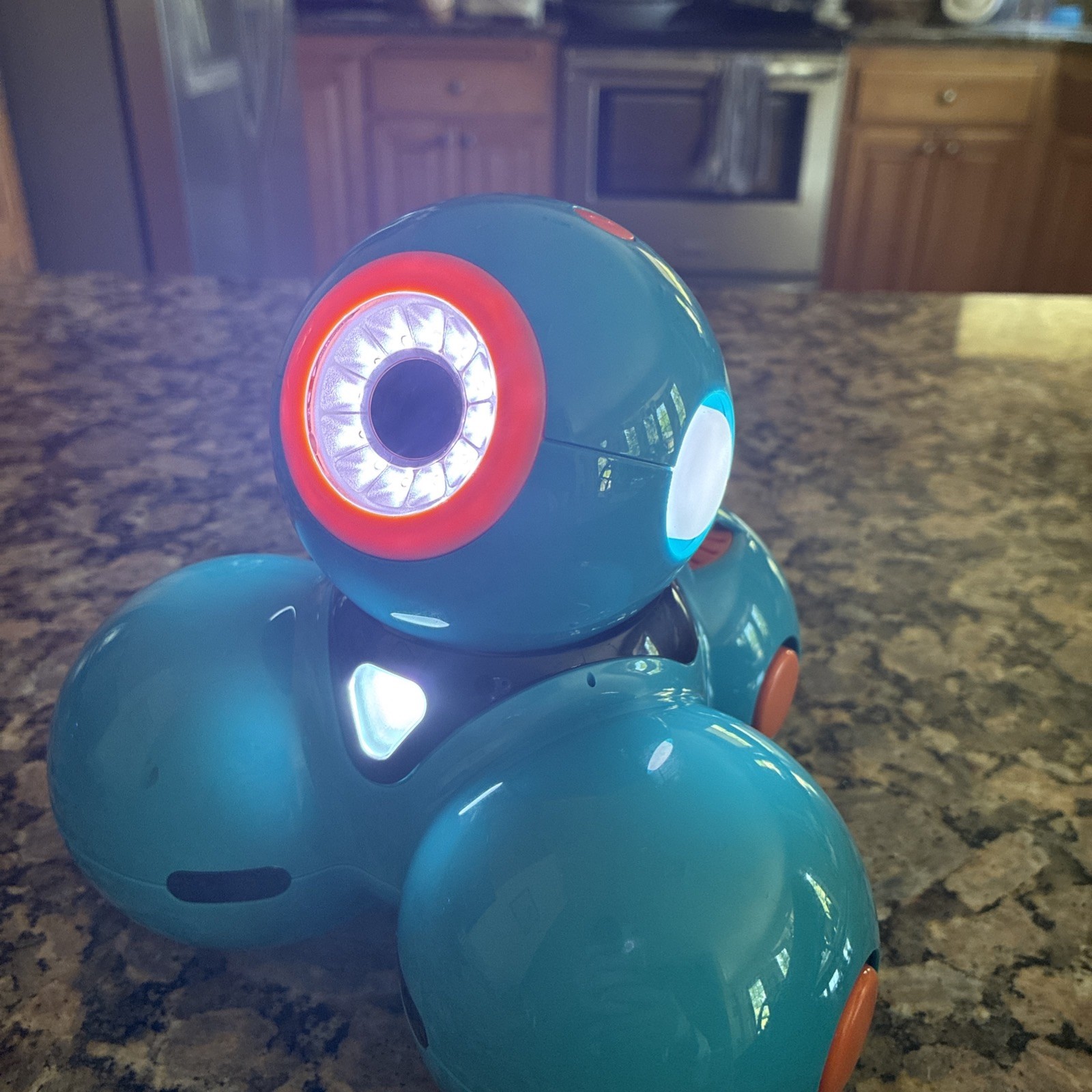 Wonder Workshop DA01 Dash Robot – Blue- Your Interactive Robotic Companion