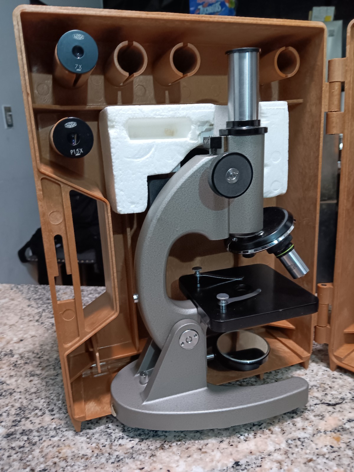 Vintage Olympus Tokyo B7133 Microscope With 7x And P15x