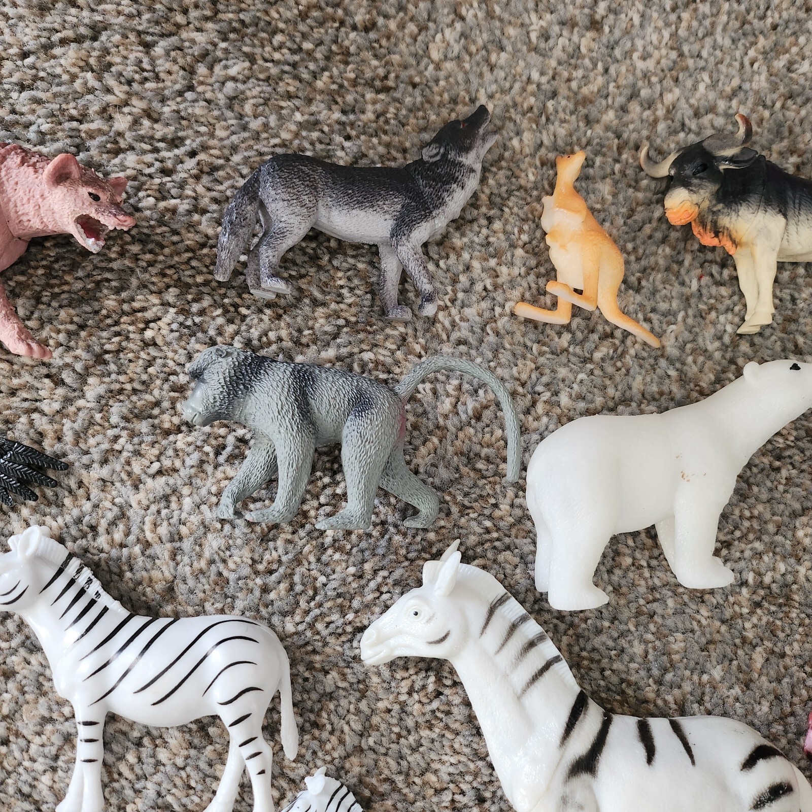 Lot Of 45 Small Plastic Zoo Animals Zebra Giraffe Lion Elephants +